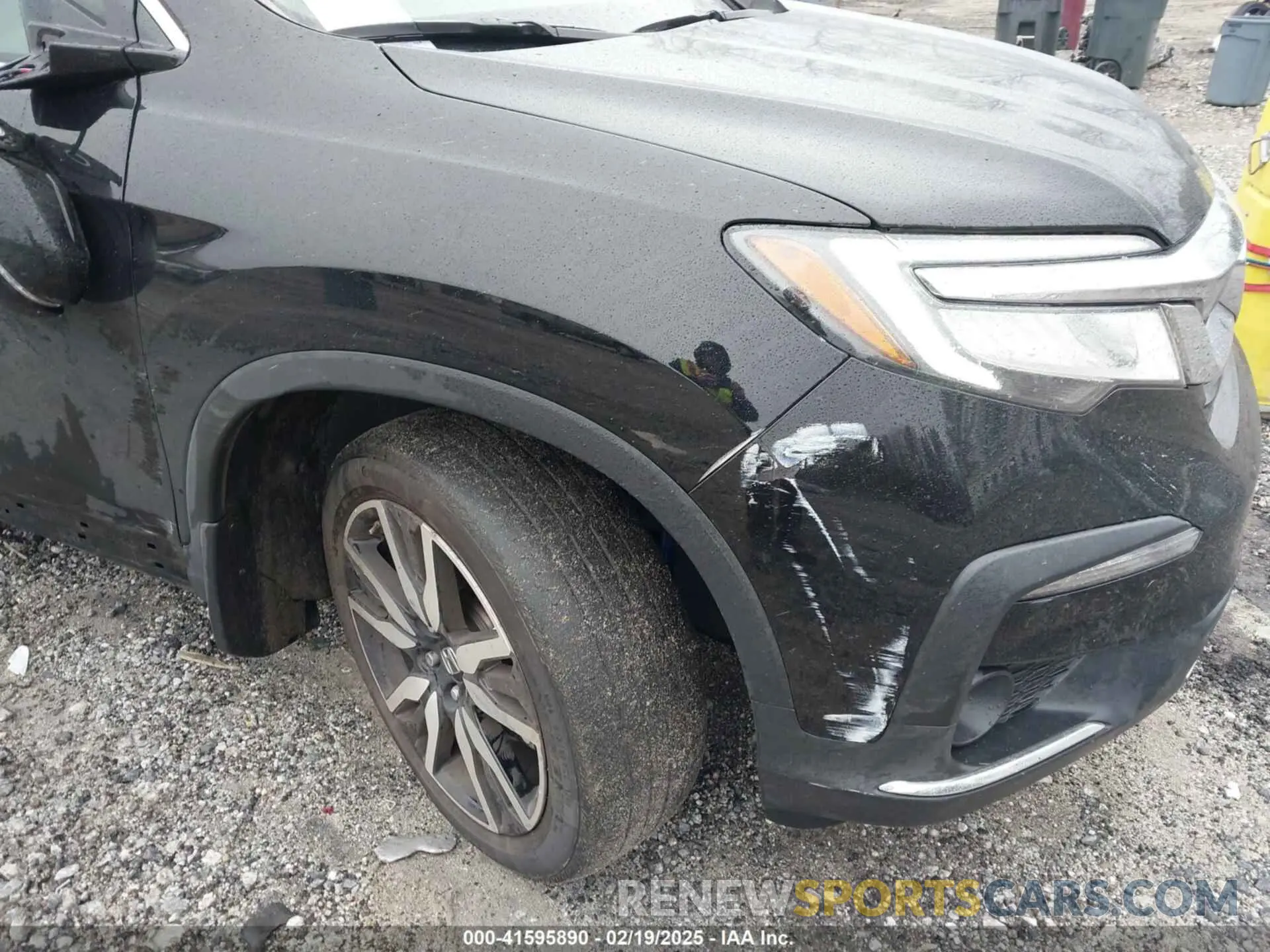 18 Photograph of a damaged car 5FNYF5H61NB013372 HONDA PILOT 2022