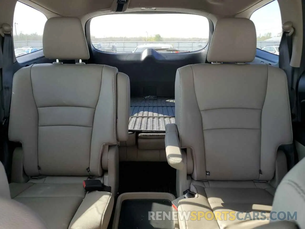 10 Photograph of a damaged car 5FNYF5H67NB012954 HONDA PILOT 2022