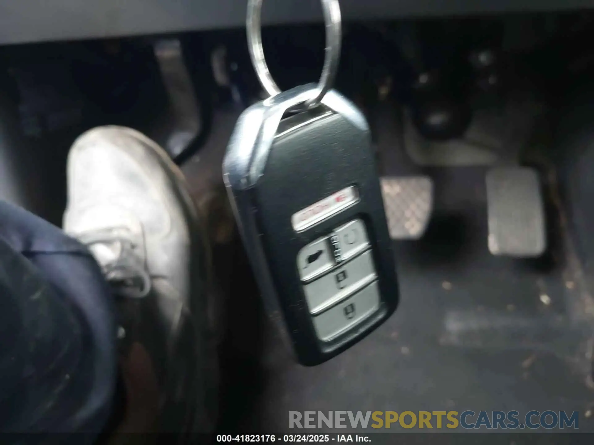 11 Photograph of a damaged car 5FNYF6H03NB085997 HONDA PILOT 2022
