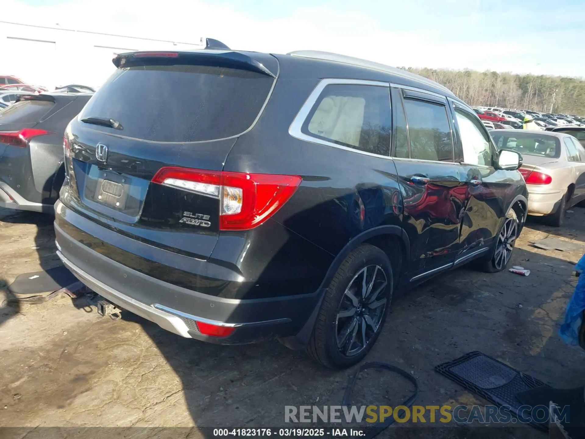 4 Photograph of a damaged car 5FNYF6H03NB085997 HONDA PILOT 2022