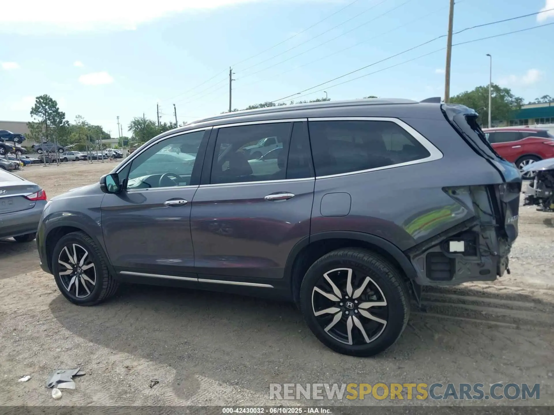 14 Photograph of a damaged car 5FNYF6H04NB025212 HONDA PILOT 2022