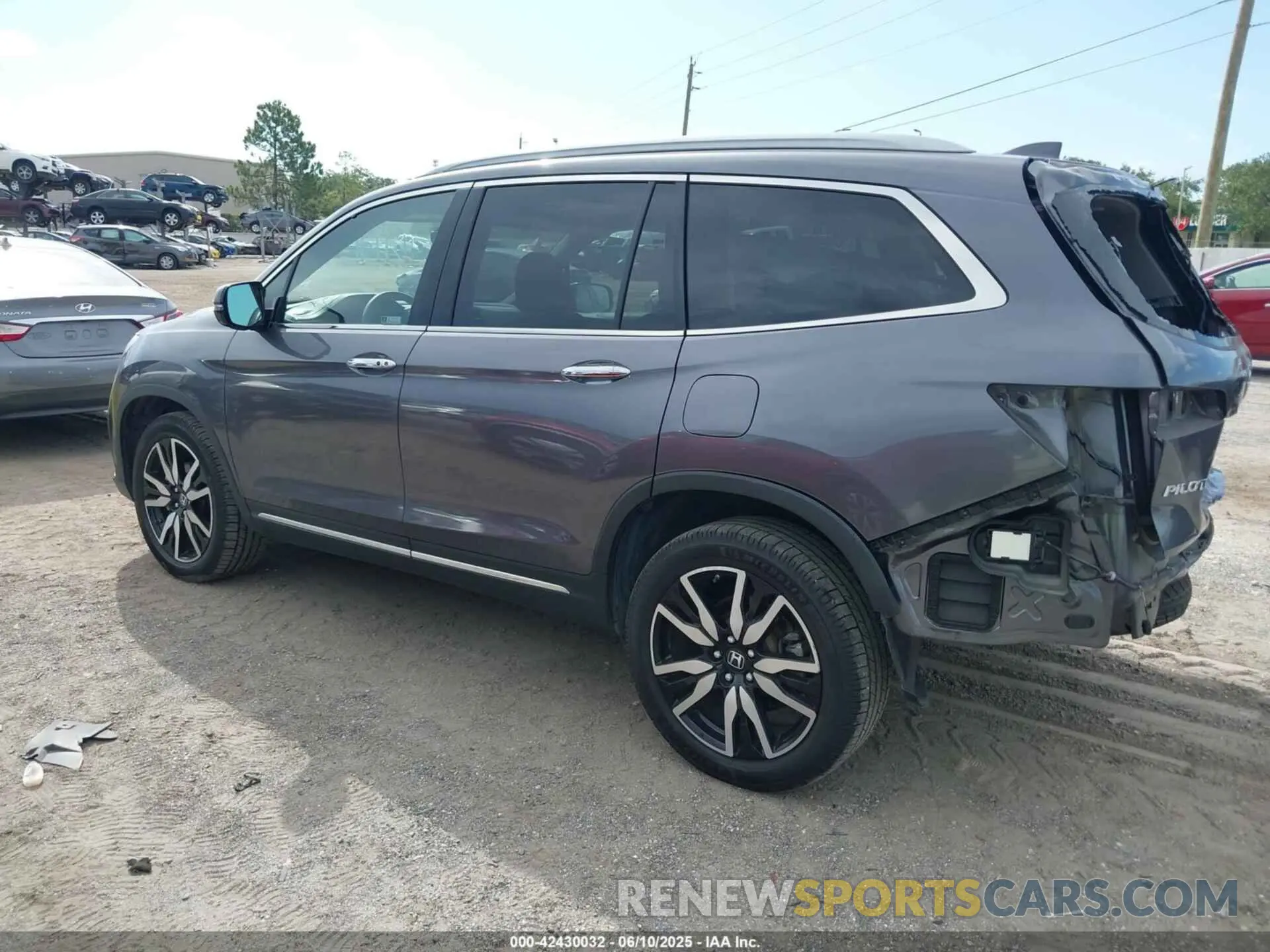 3 Photograph of a damaged car 5FNYF6H04NB025212 HONDA PILOT 2022
