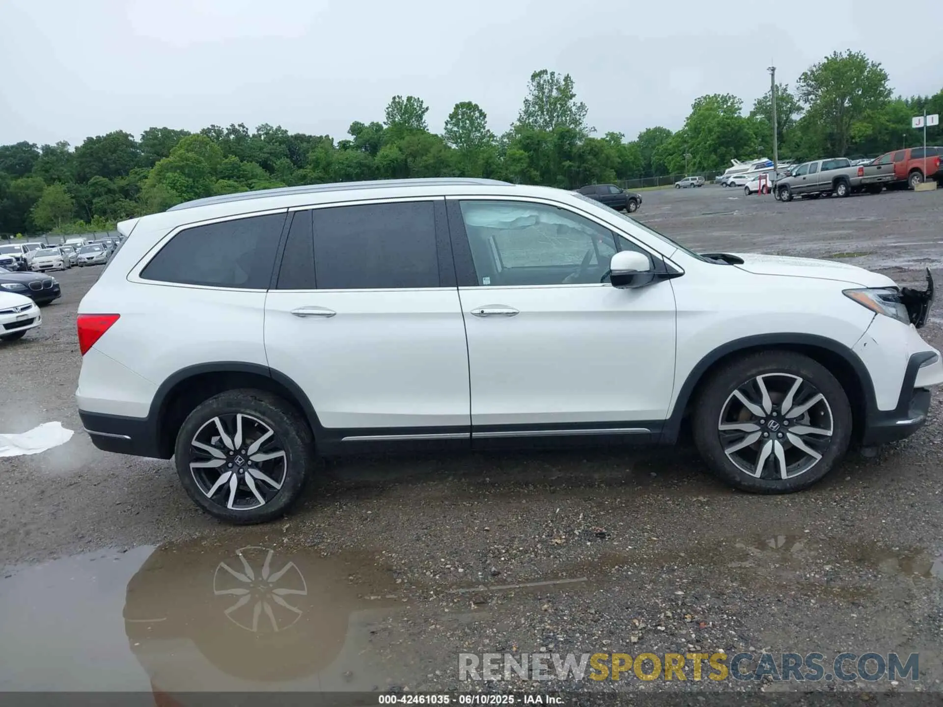 13 Photograph of a damaged car 5FNYF6H06NB061838 HONDA PILOT 2022