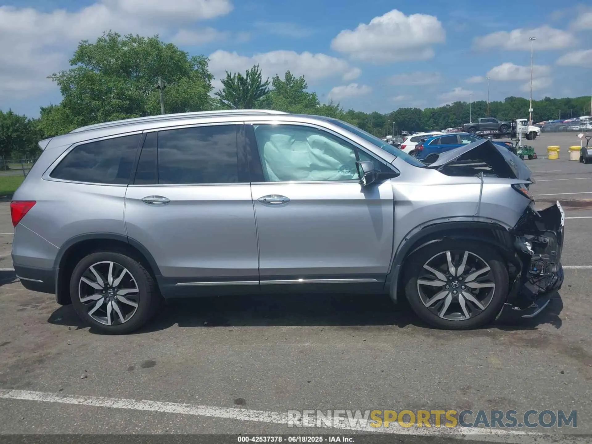 13 Photograph of a damaged car 5FNYF6H08NB030669 HONDA PILOT 2022