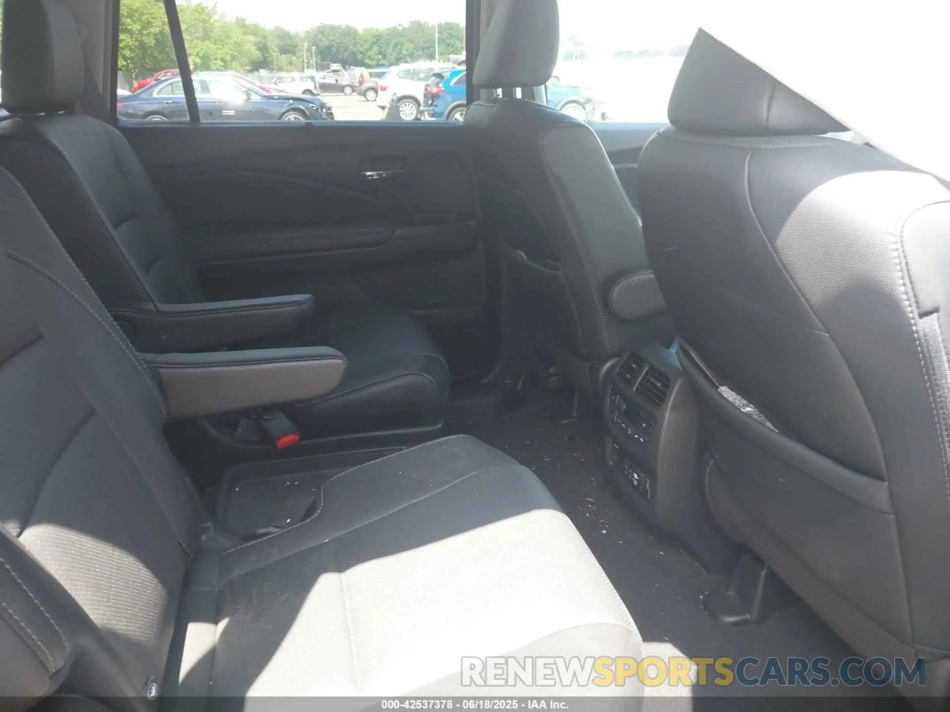 8 Photograph of a damaged car 5FNYF6H08NB030669 HONDA PILOT 2022