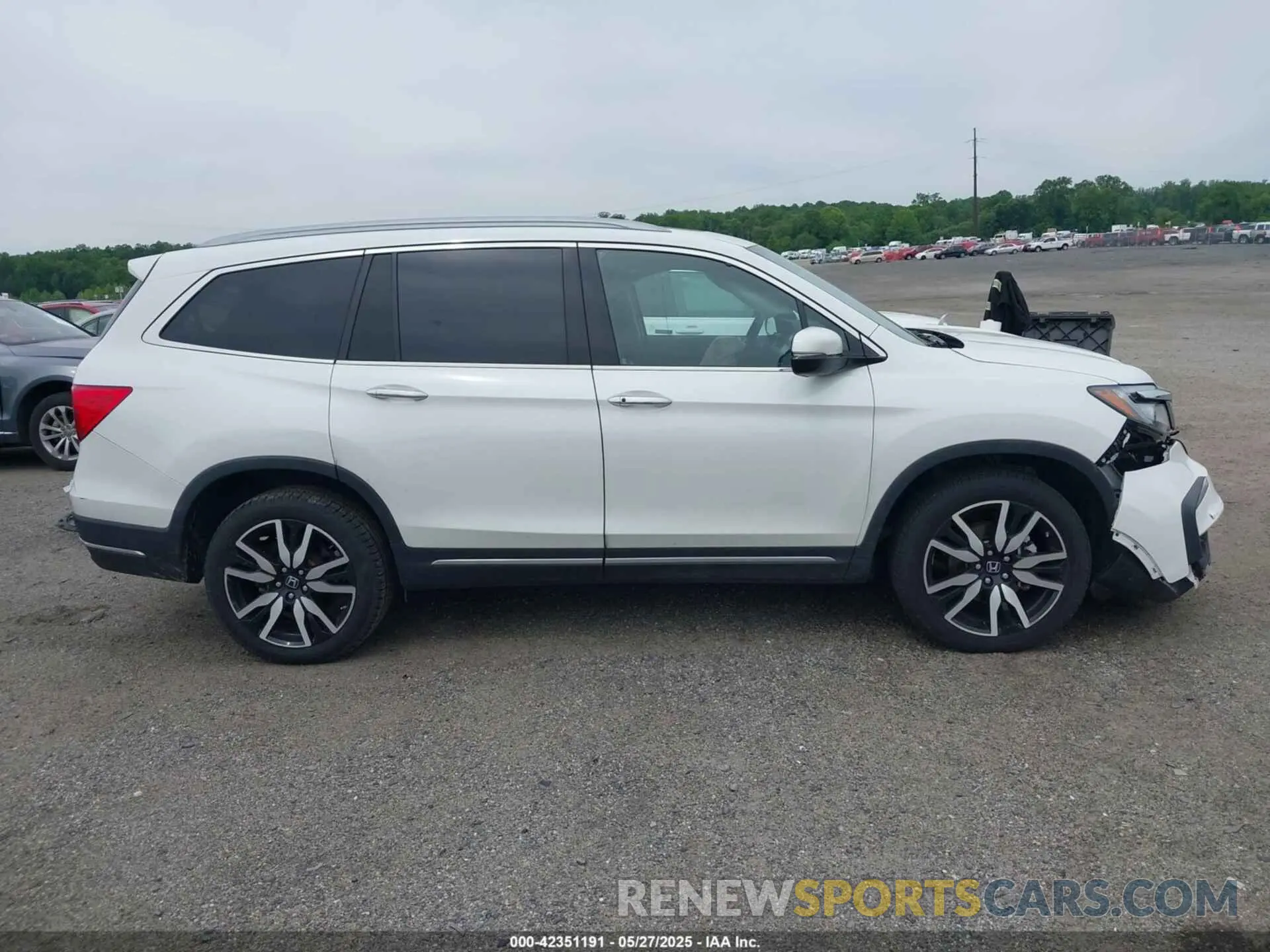 13 Photograph of a damaged car 5FNYF6H0XNB030575 HONDA PILOT 2022
