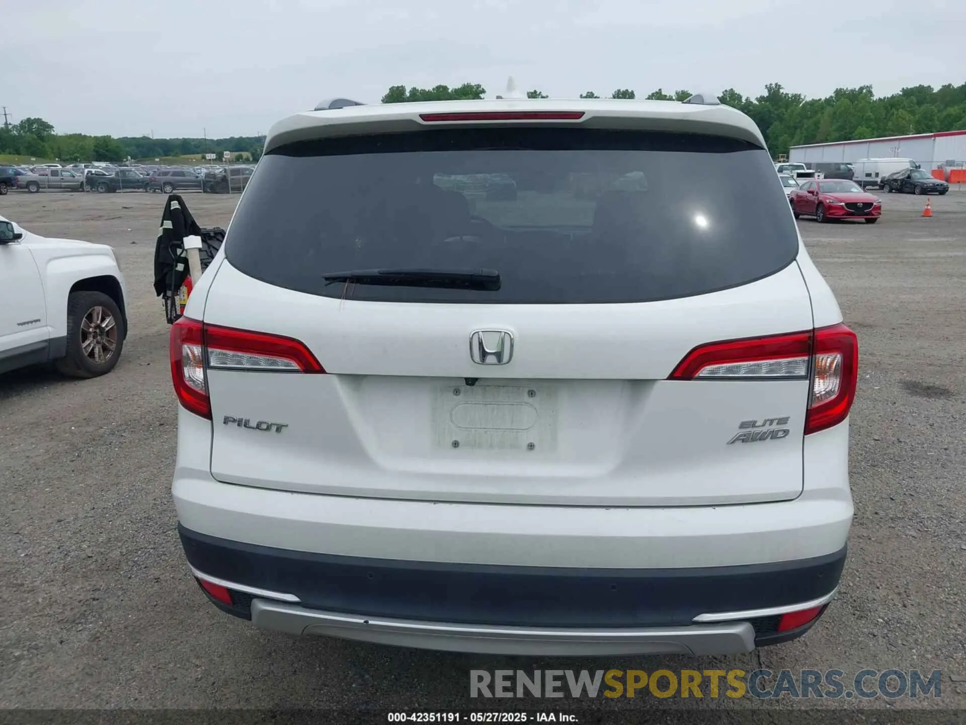 16 Photograph of a damaged car 5FNYF6H0XNB030575 HONDA PILOT 2022