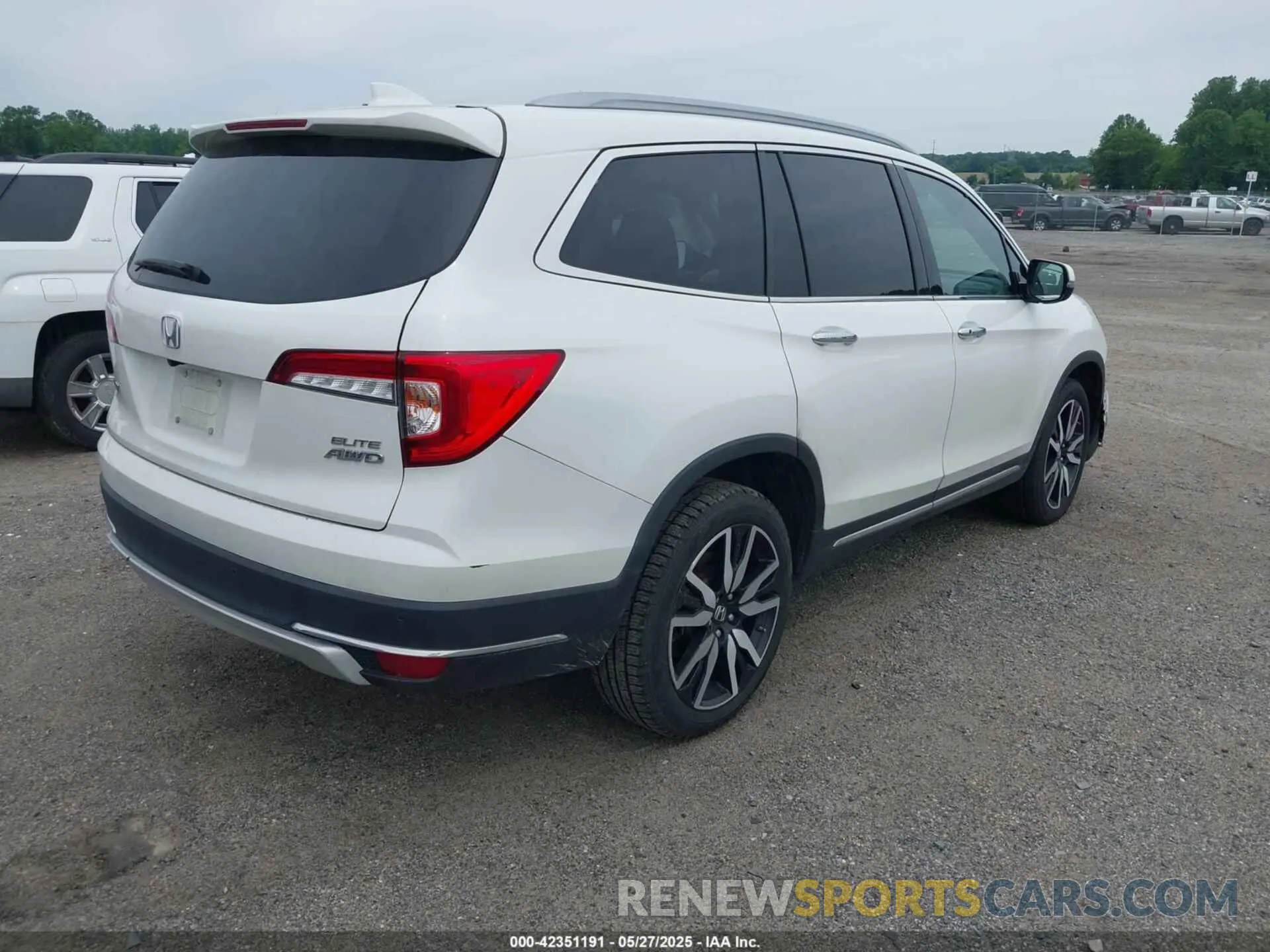 4 Photograph of a damaged car 5FNYF6H0XNB030575 HONDA PILOT 2022