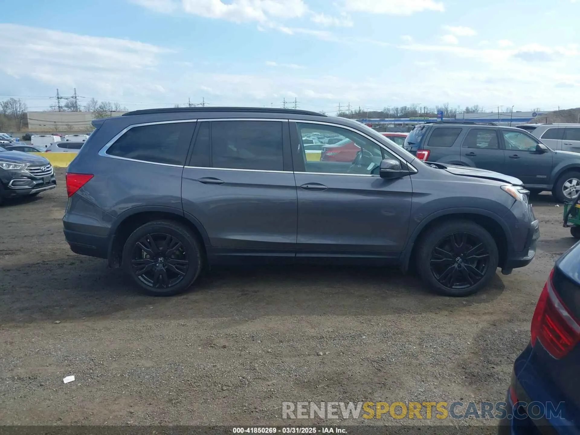 13 Photograph of a damaged car 5FNYF6H21NB053759 HONDA PILOT 2022