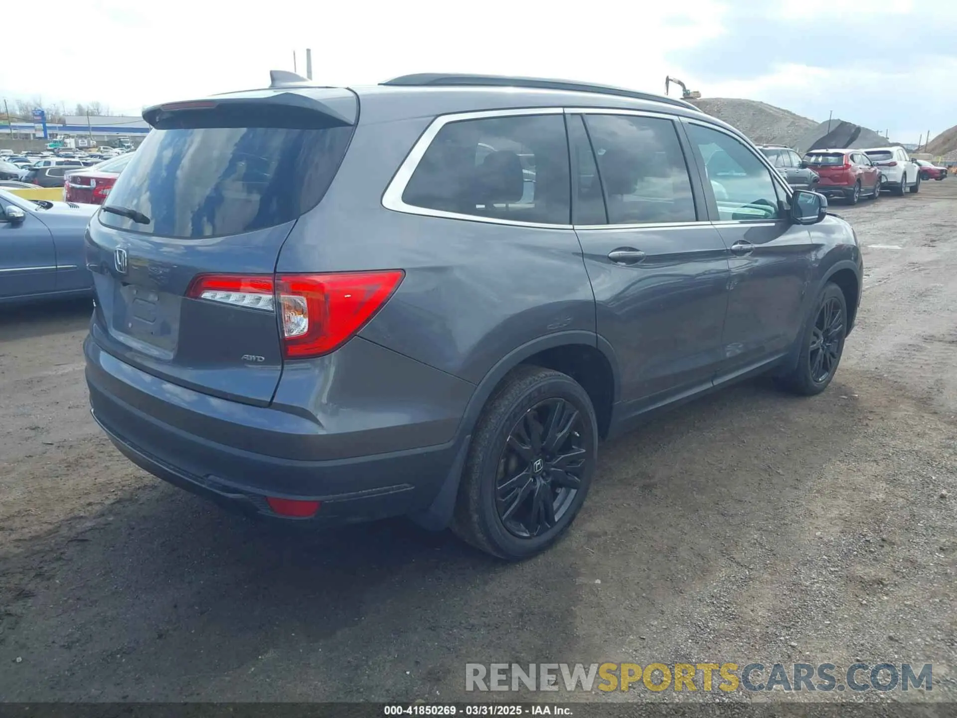 4 Photograph of a damaged car 5FNYF6H21NB053759 HONDA PILOT 2022