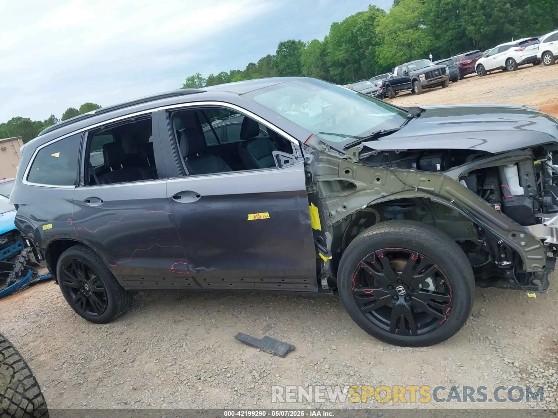 13 Photograph of a damaged car 5FNYF6H21NB096658 HONDA PILOT 2022