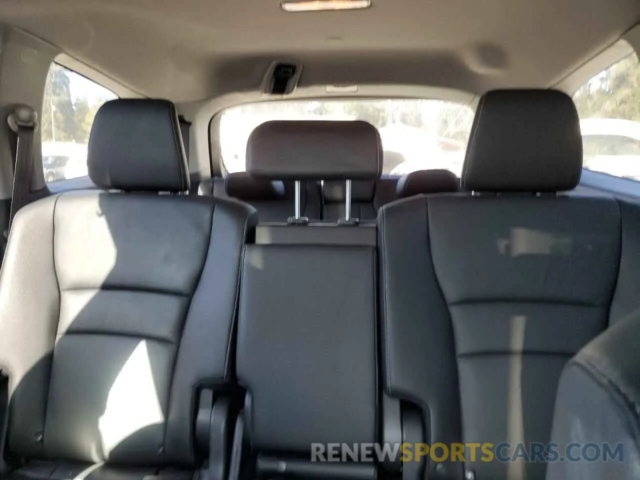 10 Photograph of a damaged car 5FNYF6H22NB051275 HONDA PILOT 2022
