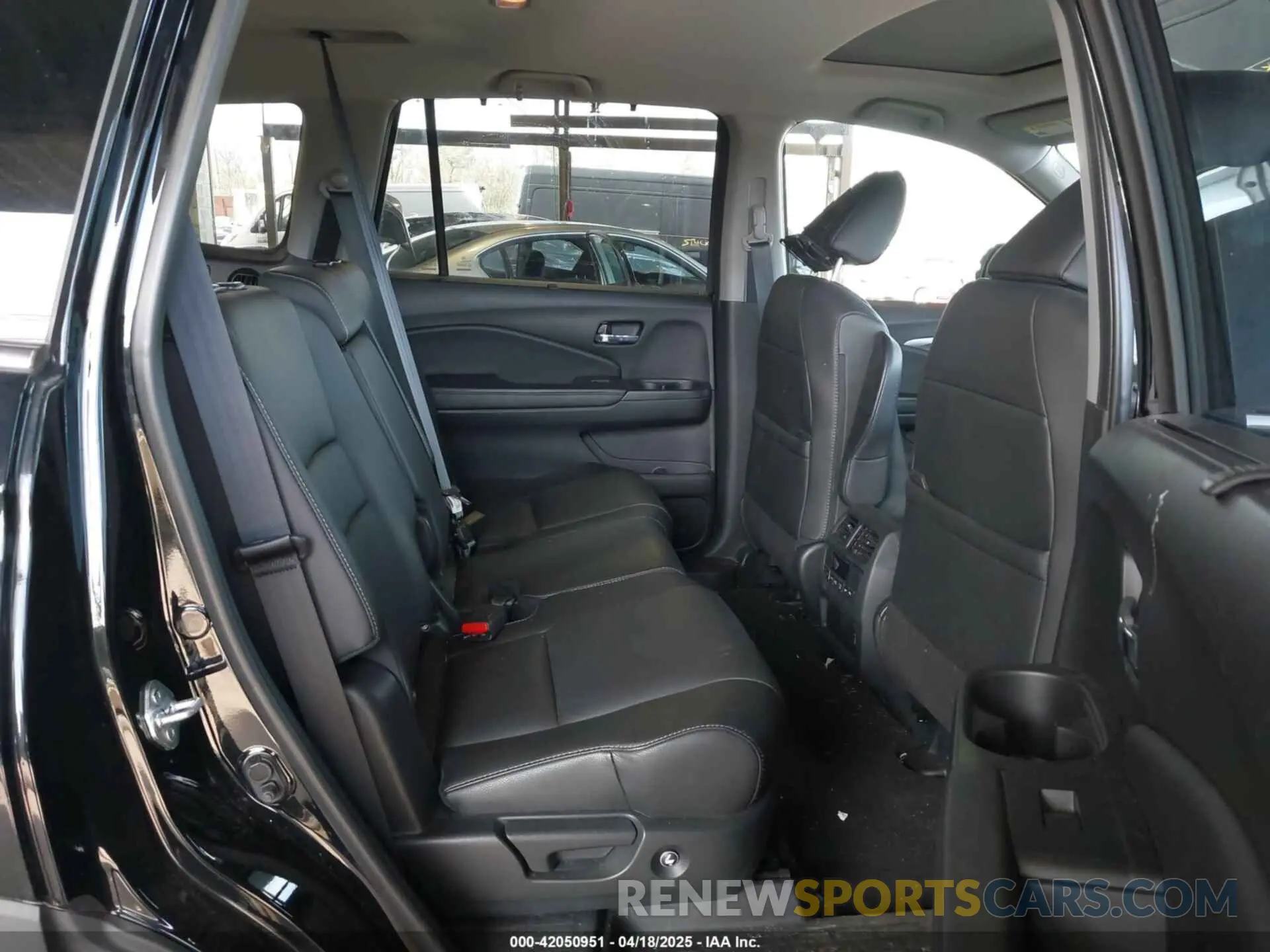 8 Photograph of a damaged car 5FNYF6H23NB050829 HONDA PILOT 2022