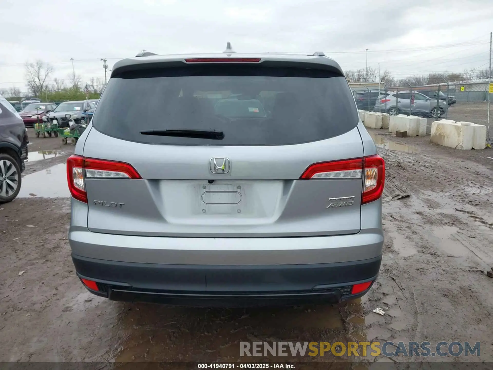 16 Photograph of a damaged car 5FNYF6H23NB066500 HONDA PILOT 2022