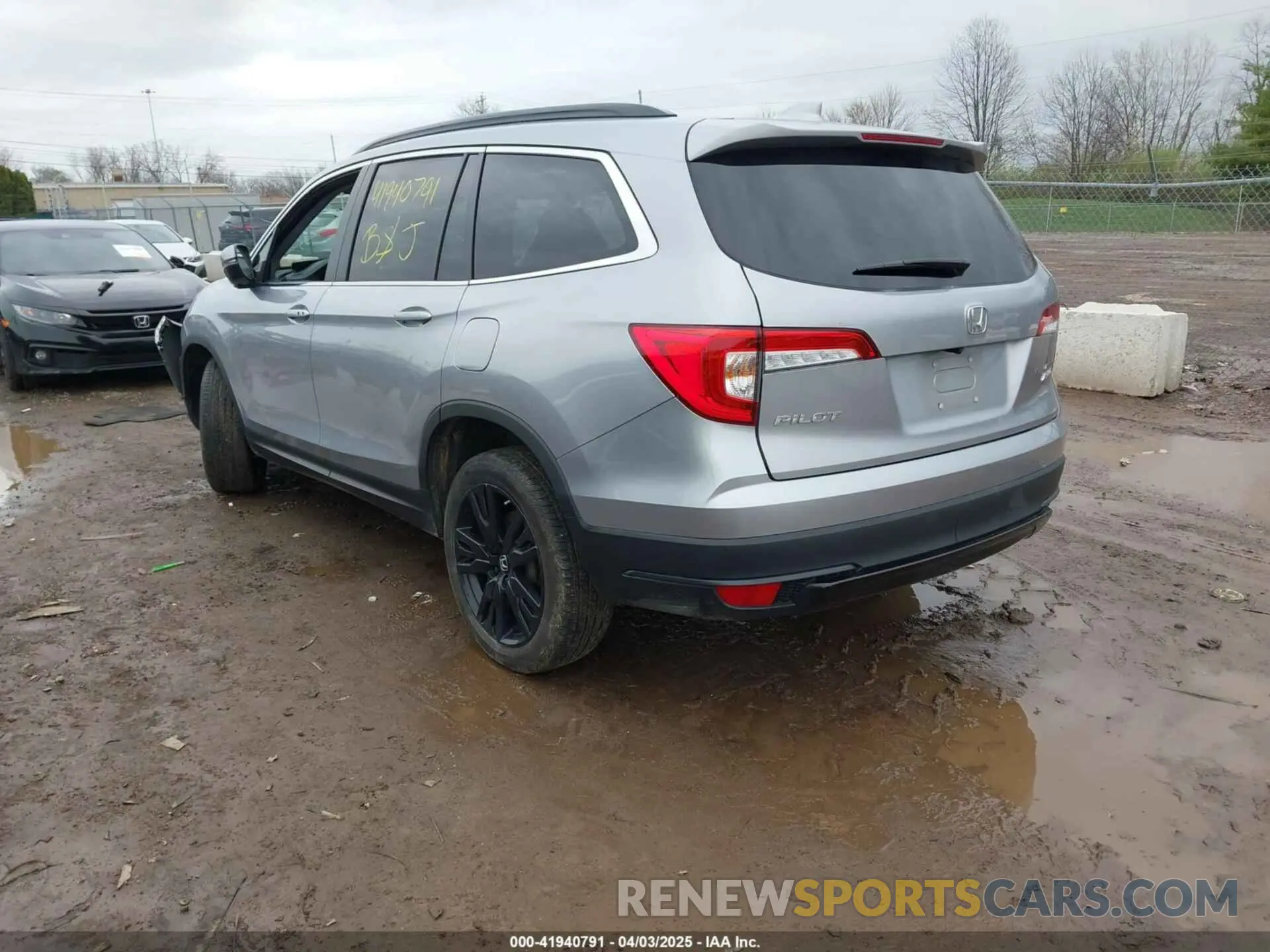 3 Photograph of a damaged car 5FNYF6H23NB066500 HONDA PILOT 2022