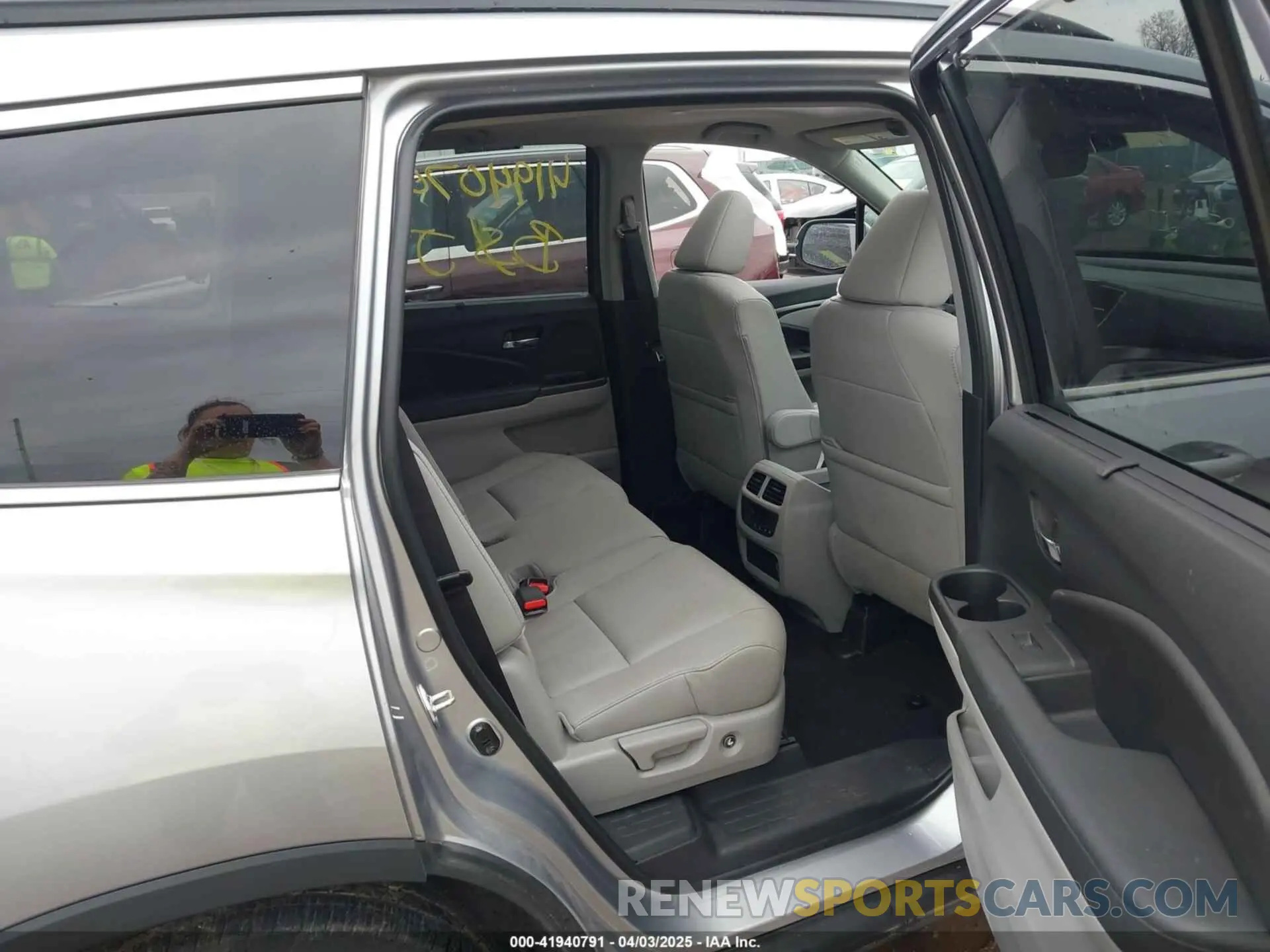 8 Photograph of a damaged car 5FNYF6H23NB066500 HONDA PILOT 2022