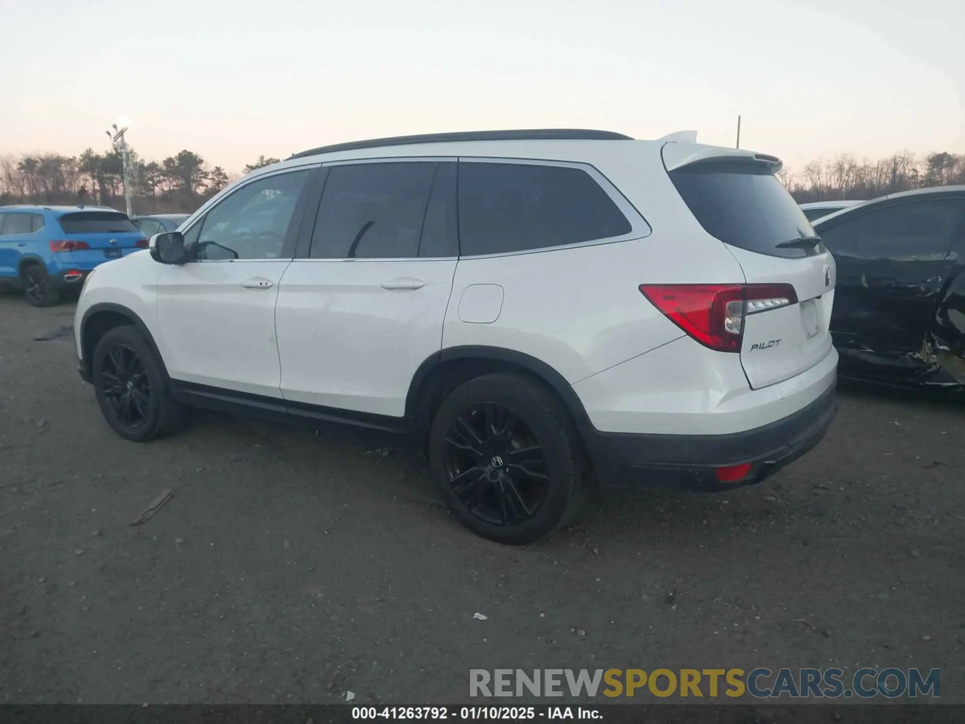 3 Photograph of a damaged car 5FNYF6H23NB082020 HONDA PILOT 2022