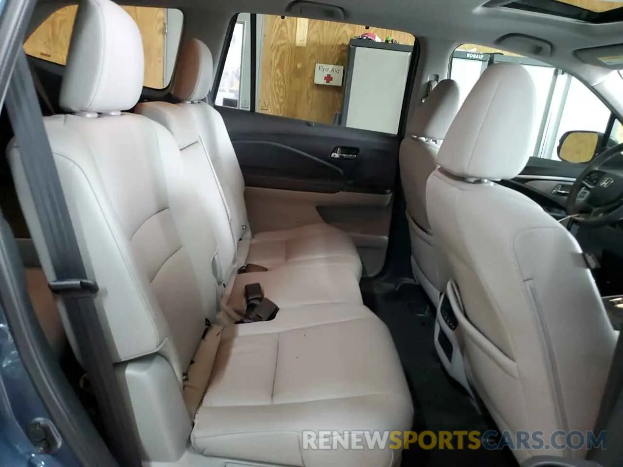 11 Photograph of a damaged car 5FNYF6H24NB010940 HONDA PILOT 2022