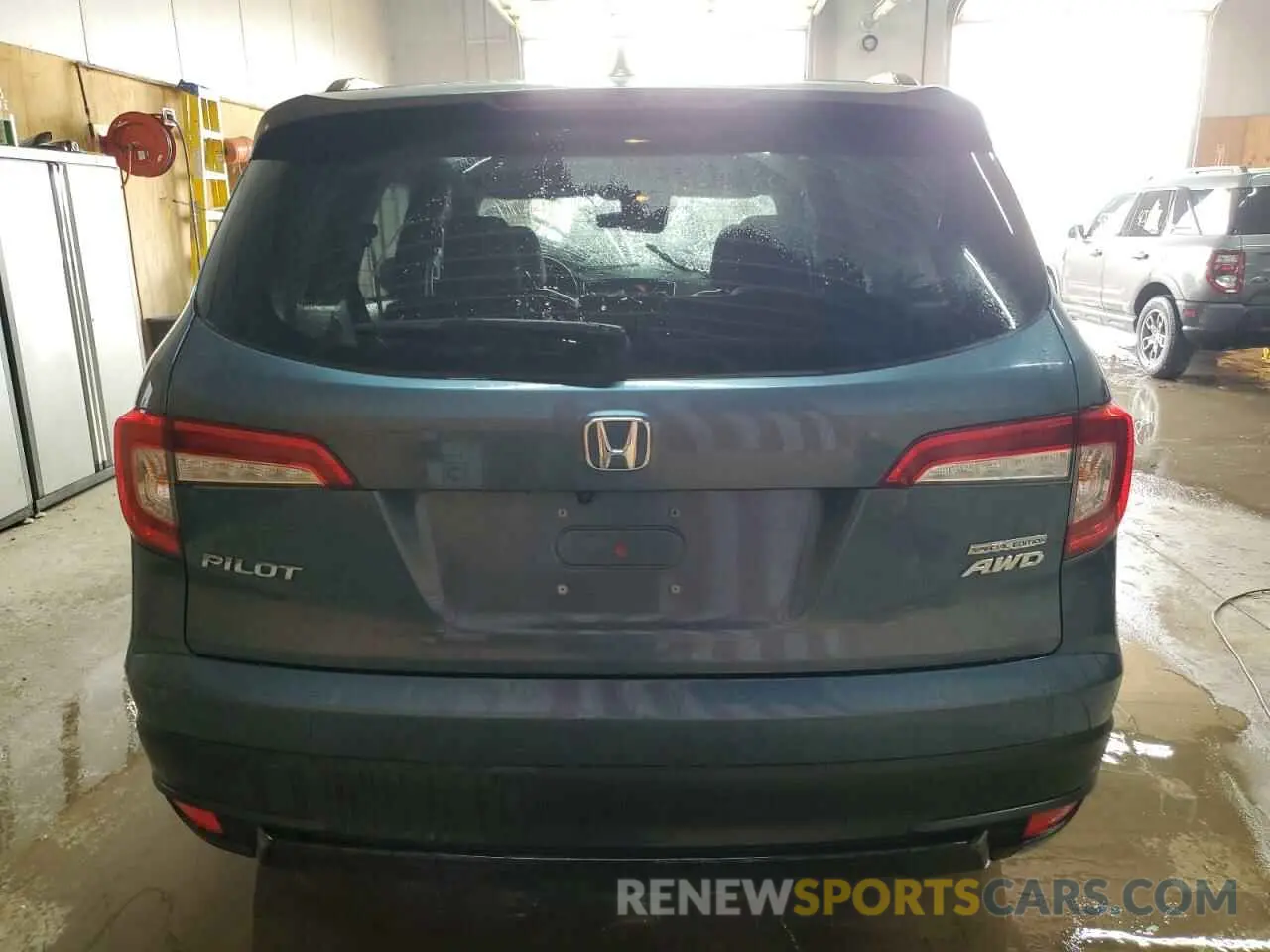 6 Photograph of a damaged car 5FNYF6H24NB010940 HONDA PILOT 2022