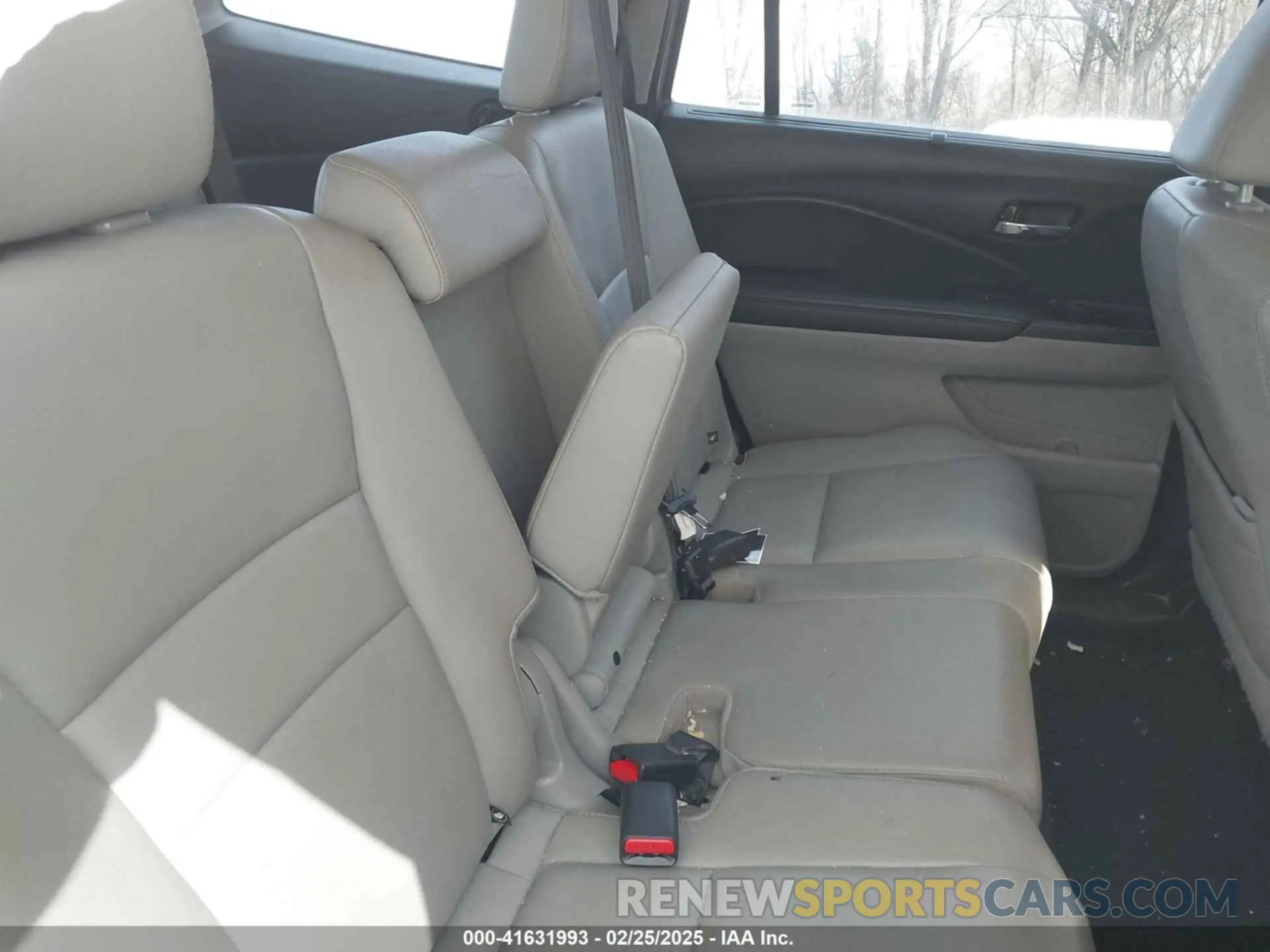 8 Photograph of a damaged car 5FNYF6H24NB062410 HONDA PILOT 2022