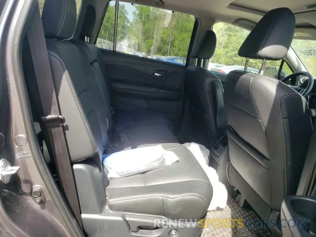 11 Photograph of a damaged car 5FNYF6H24NB084178 HONDA PILOT 2022