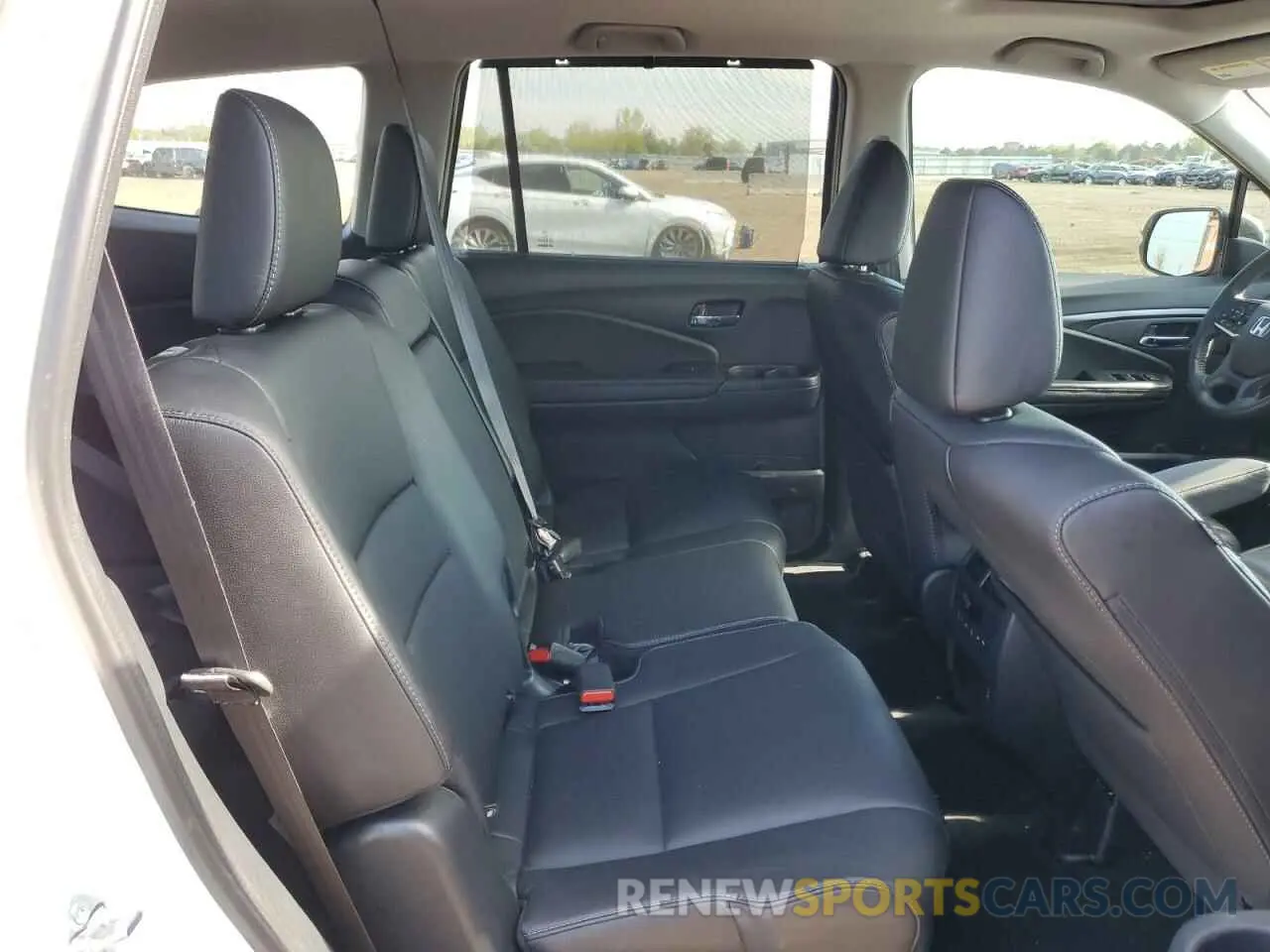 11 Photograph of a damaged car 5FNYF6H25NB078017 HONDA PILOT 2022