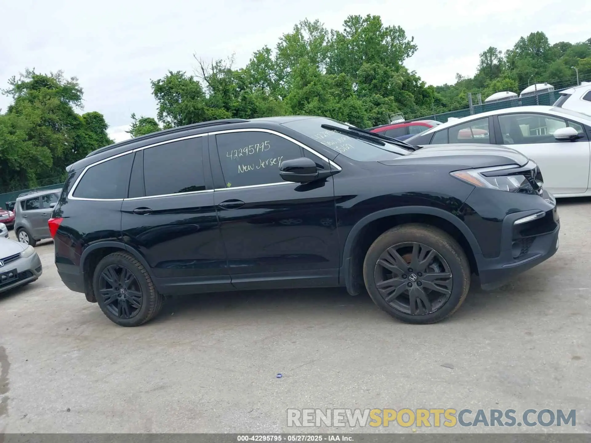 13 Photograph of a damaged car 5FNYF6H25NB083752 HONDA PILOT 2022