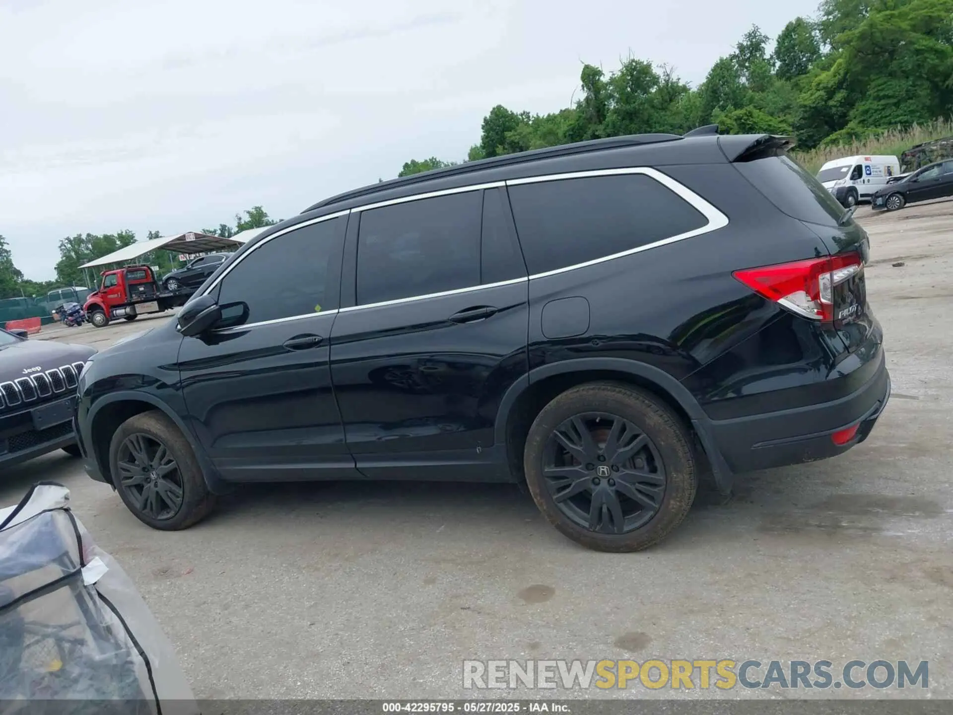 14 Photograph of a damaged car 5FNYF6H25NB083752 HONDA PILOT 2022