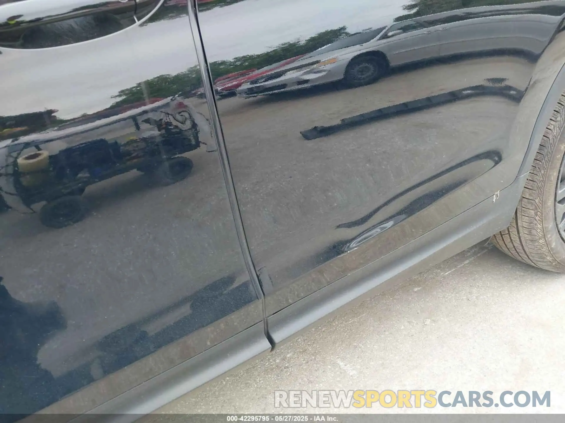 17 Photograph of a damaged car 5FNYF6H25NB083752 HONDA PILOT 2022