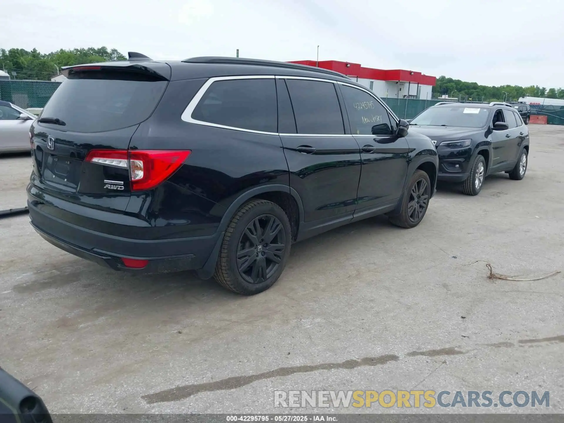 4 Photograph of a damaged car 5FNYF6H25NB083752 HONDA PILOT 2022