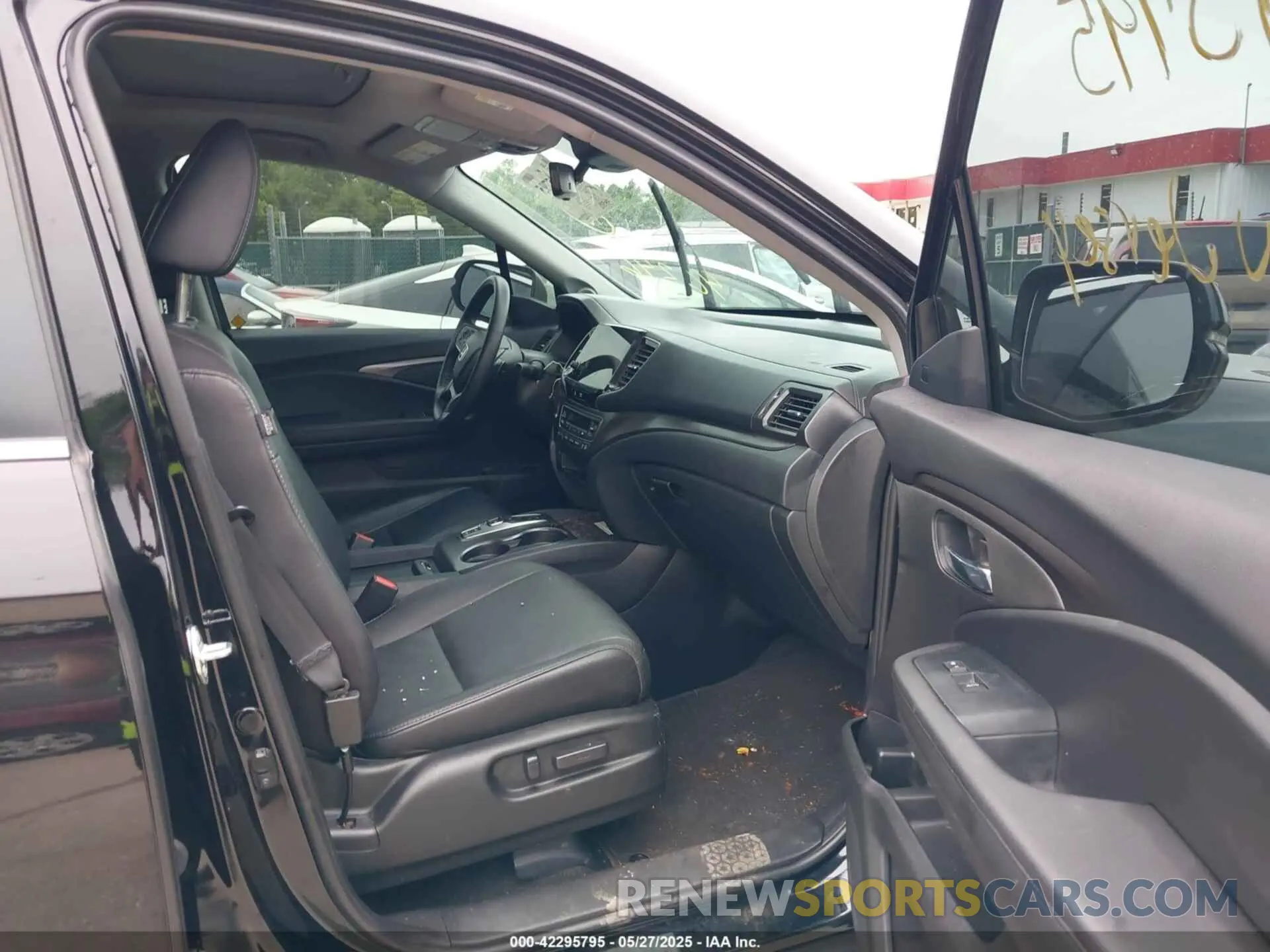 5 Photograph of a damaged car 5FNYF6H25NB083752 HONDA PILOT 2022