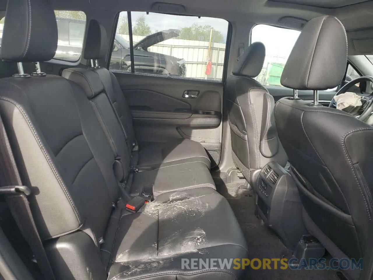 11 Photograph of a damaged car 5FNYF6H26NB101062 HONDA PILOT 2022