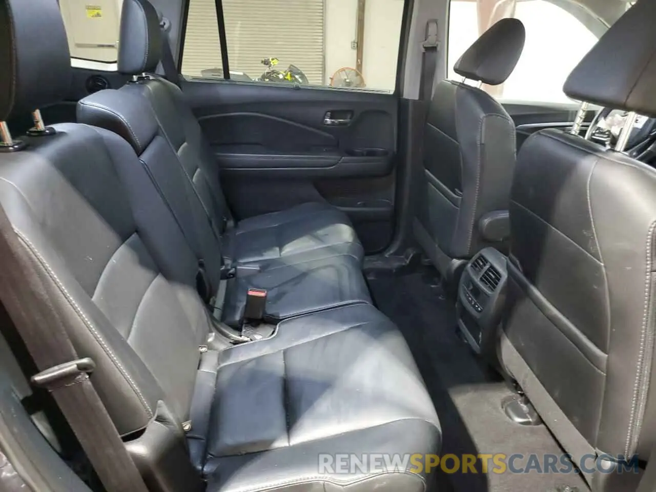 11 Photograph of a damaged car 5FNYF6H27NB091268 HONDA PILOT 2022