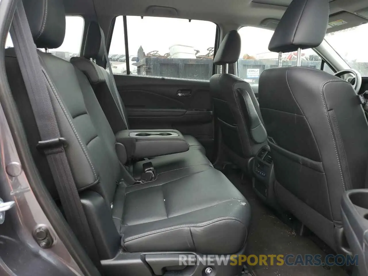11 Photograph of a damaged car 5FNYF6H28NB056190 HONDA PILOT 2022