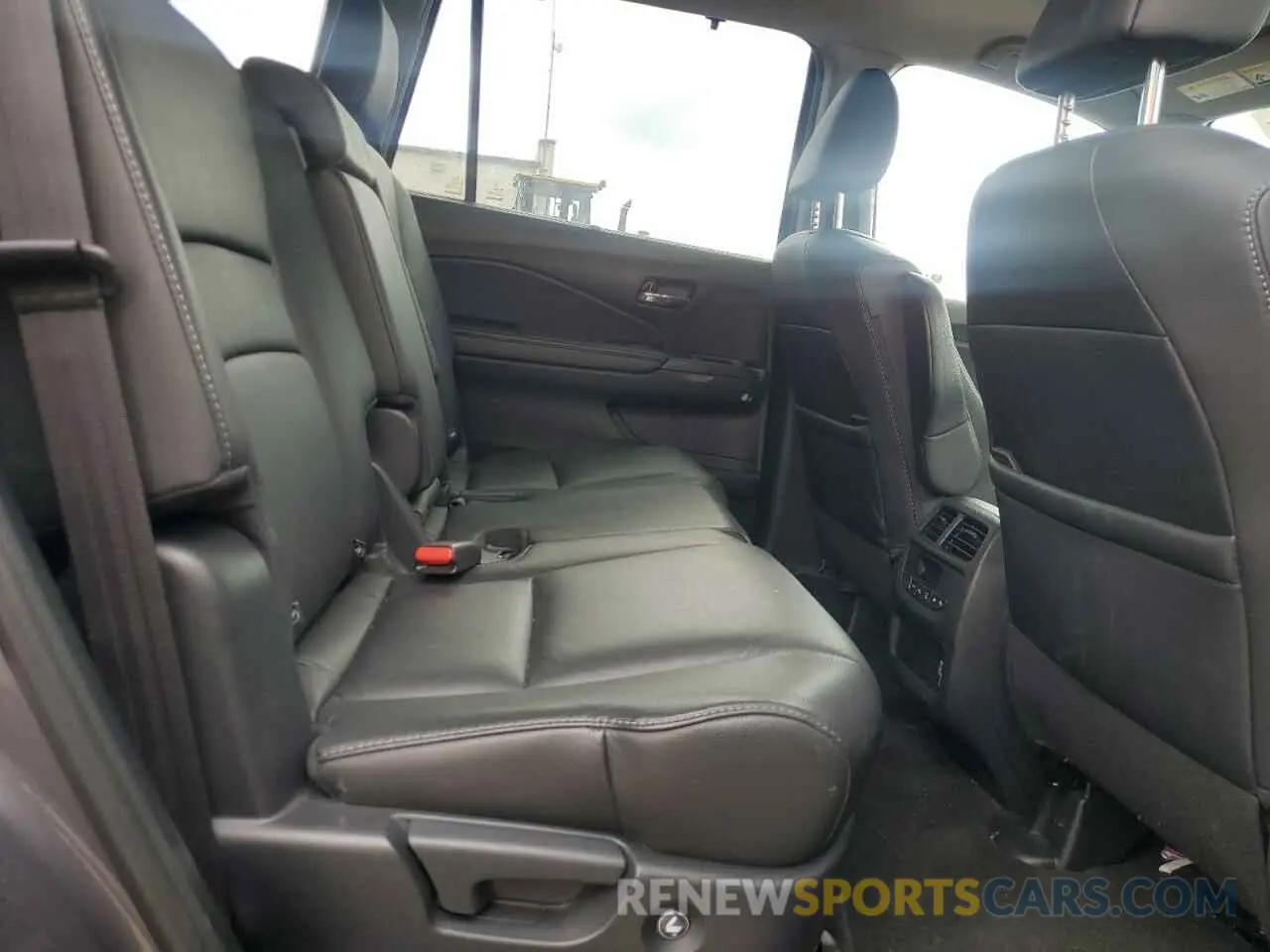 11 Photograph of a damaged car 5FNYF6H29NB054366 HONDA PILOT 2022