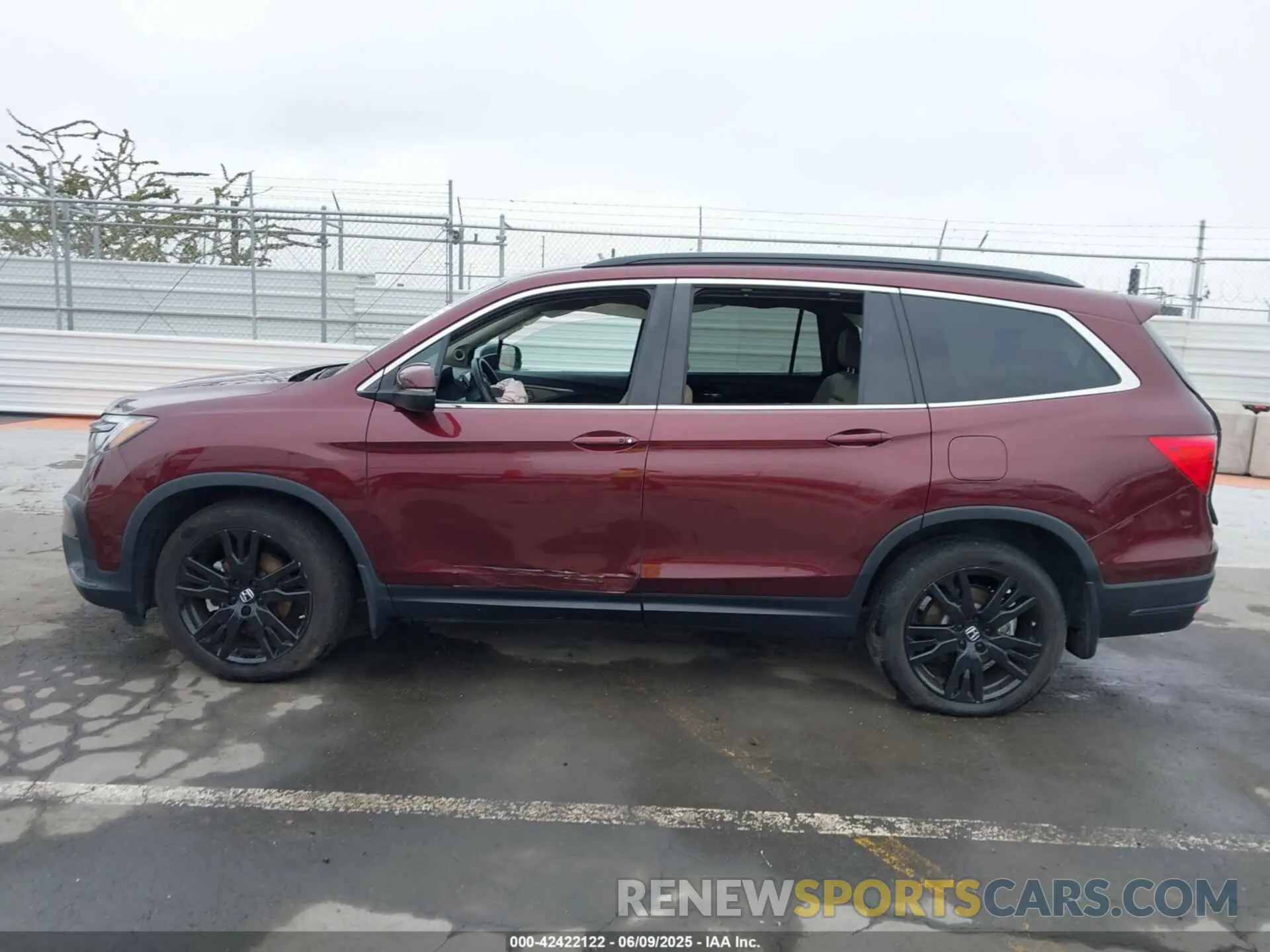 13 Photograph of a damaged car 5FNYF6H29NB084385 HONDA PILOT 2022