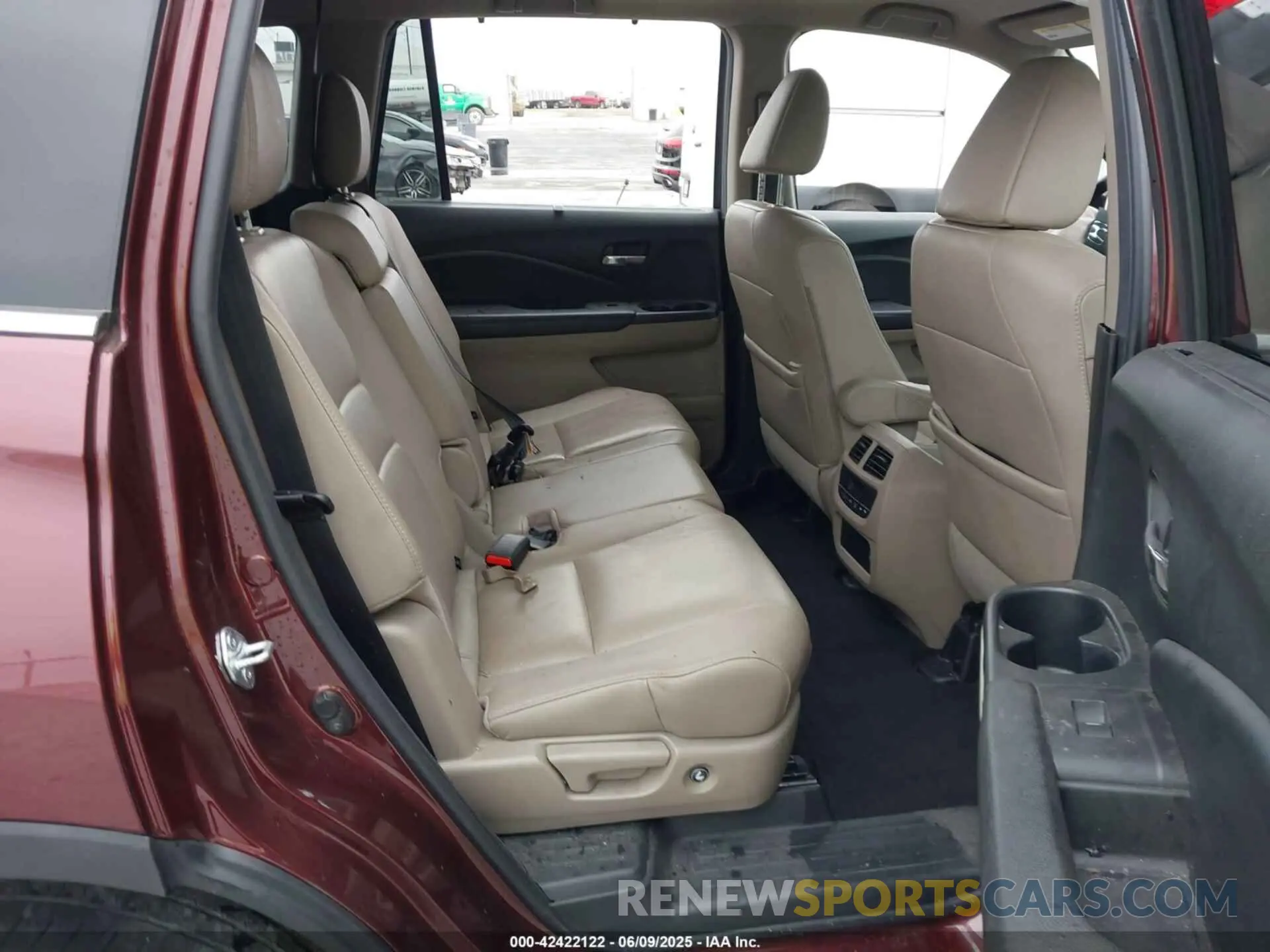 8 Photograph of a damaged car 5FNYF6H29NB084385 HONDA PILOT 2022