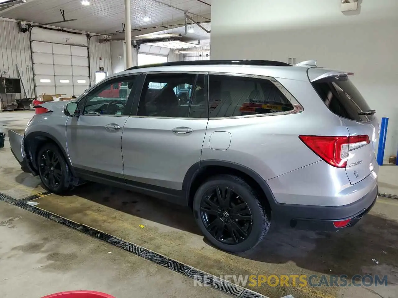 2 Photograph of a damaged car 5FNYF6H29NB101363 HONDA PILOT 2022