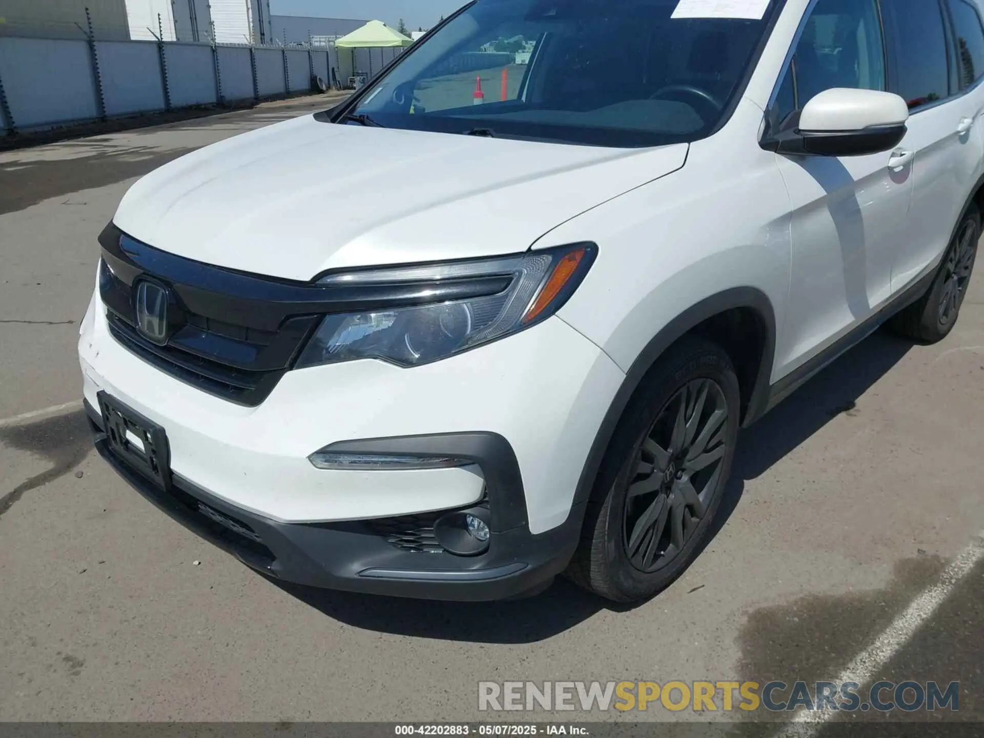 19 Photograph of a damaged car 5FNYF6H2XNB060029 HONDA PILOT 2022