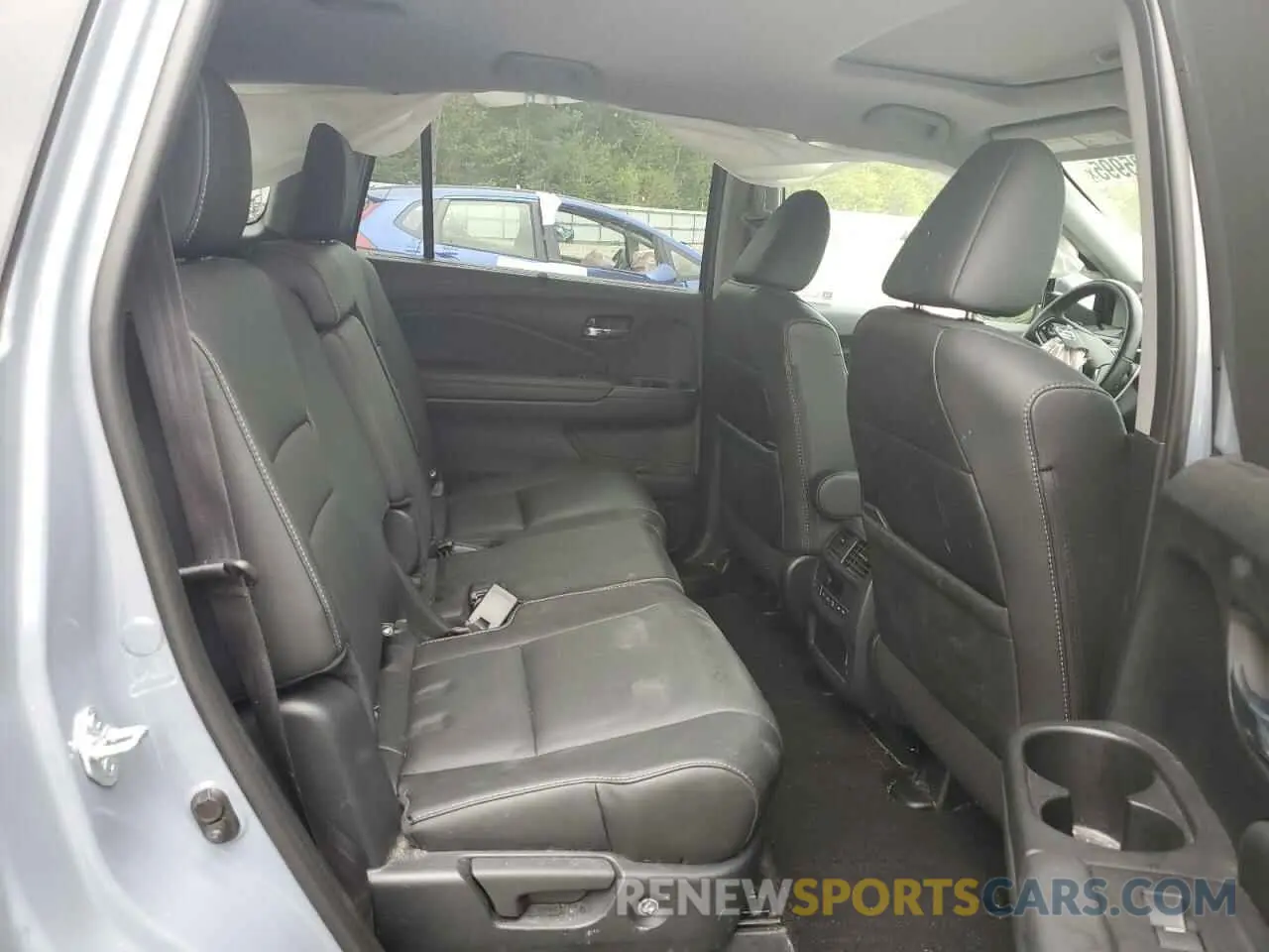11 Photograph of a damaged car 5FNYF6H2XNB069913 HONDA PILOT 2022