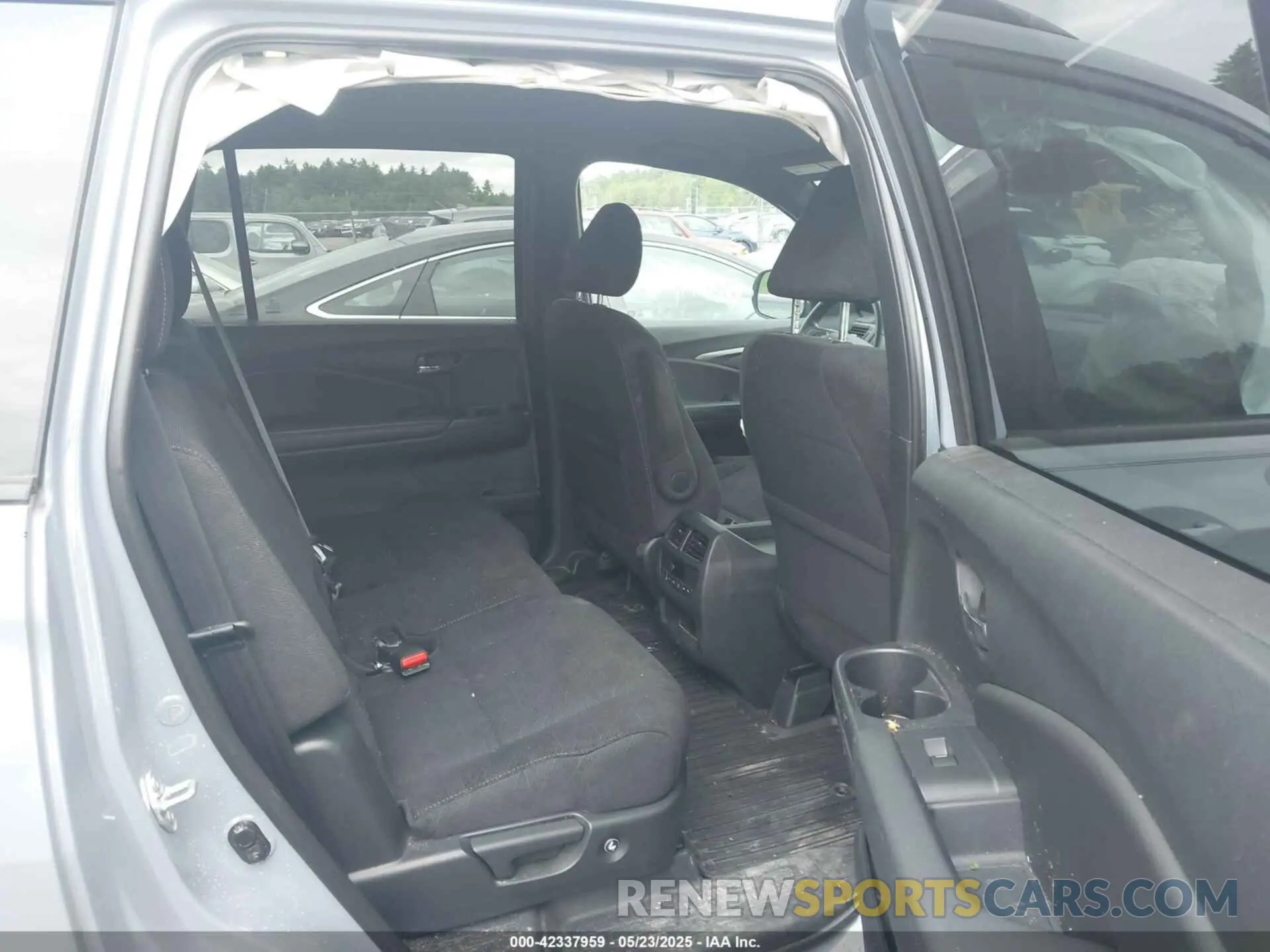 8 Photograph of a damaged car 5FNYF6H31NB038980 HONDA PILOT 2022