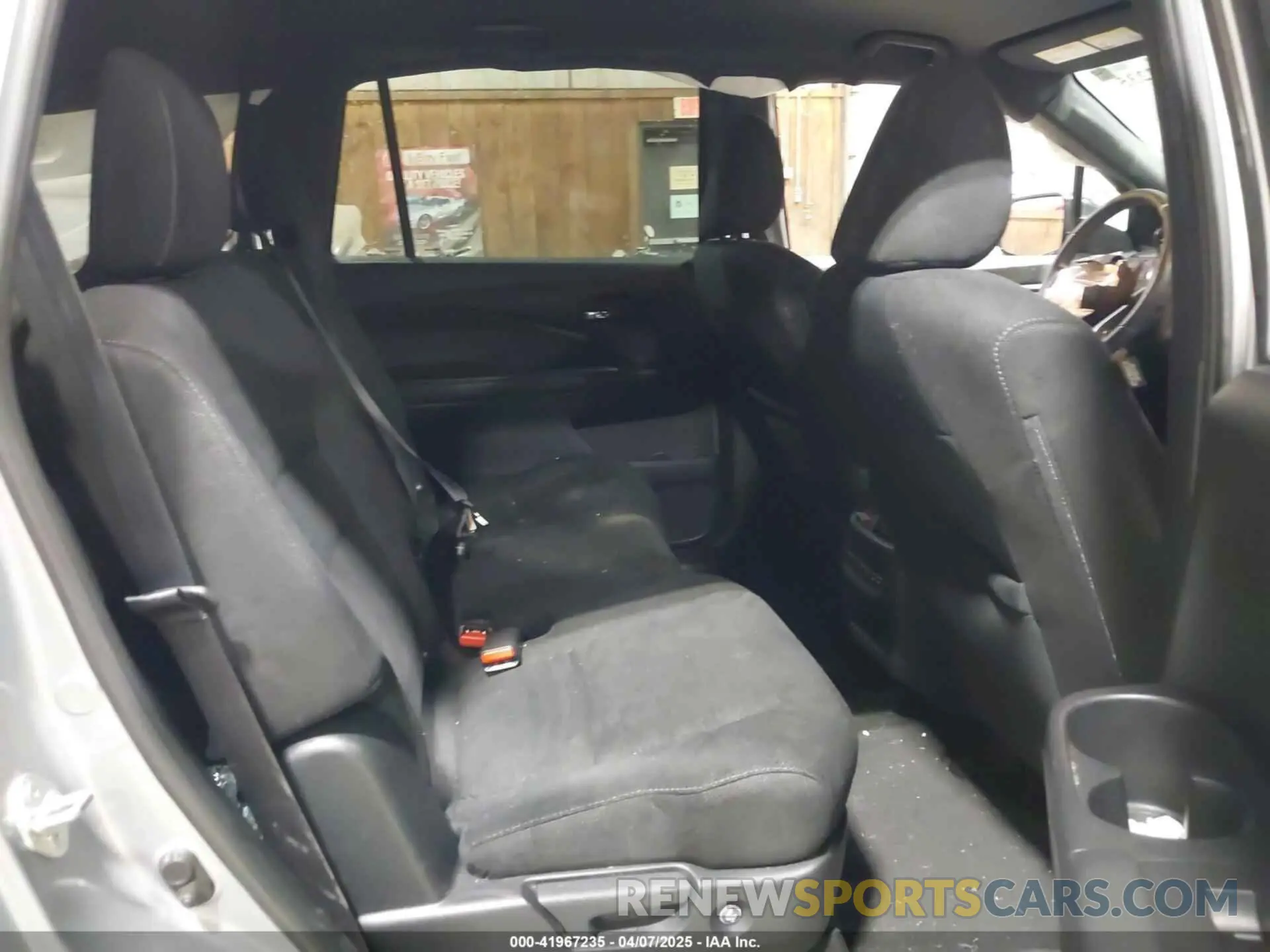 8 Photograph of a damaged car 5FNYF6H32NB068845 HONDA PILOT 2022