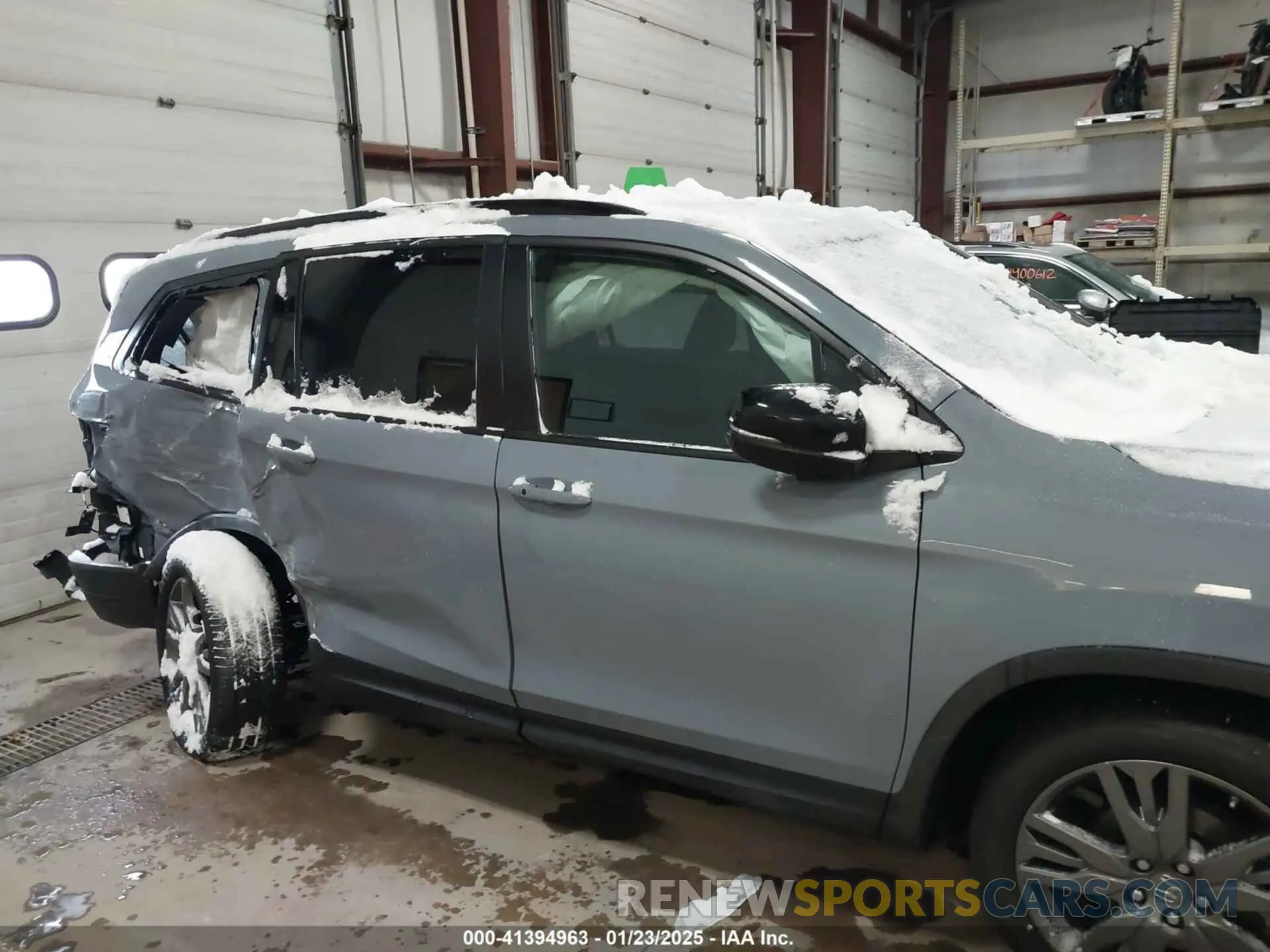 13 Photograph of a damaged car 5FNYF6H33NB035854 HONDA PILOT 2022