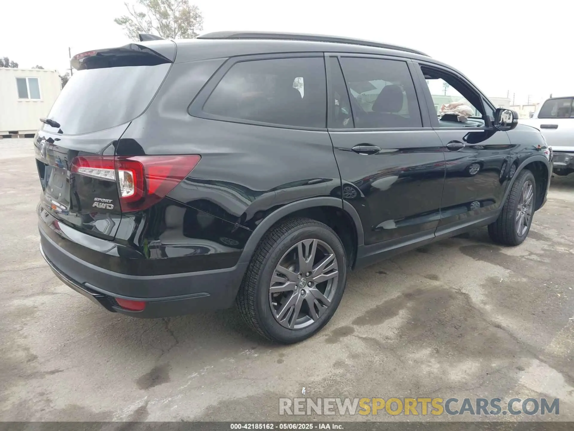 4 Photograph of a damaged car 5FNYF6H38NB059356 HONDA PILOT 2022