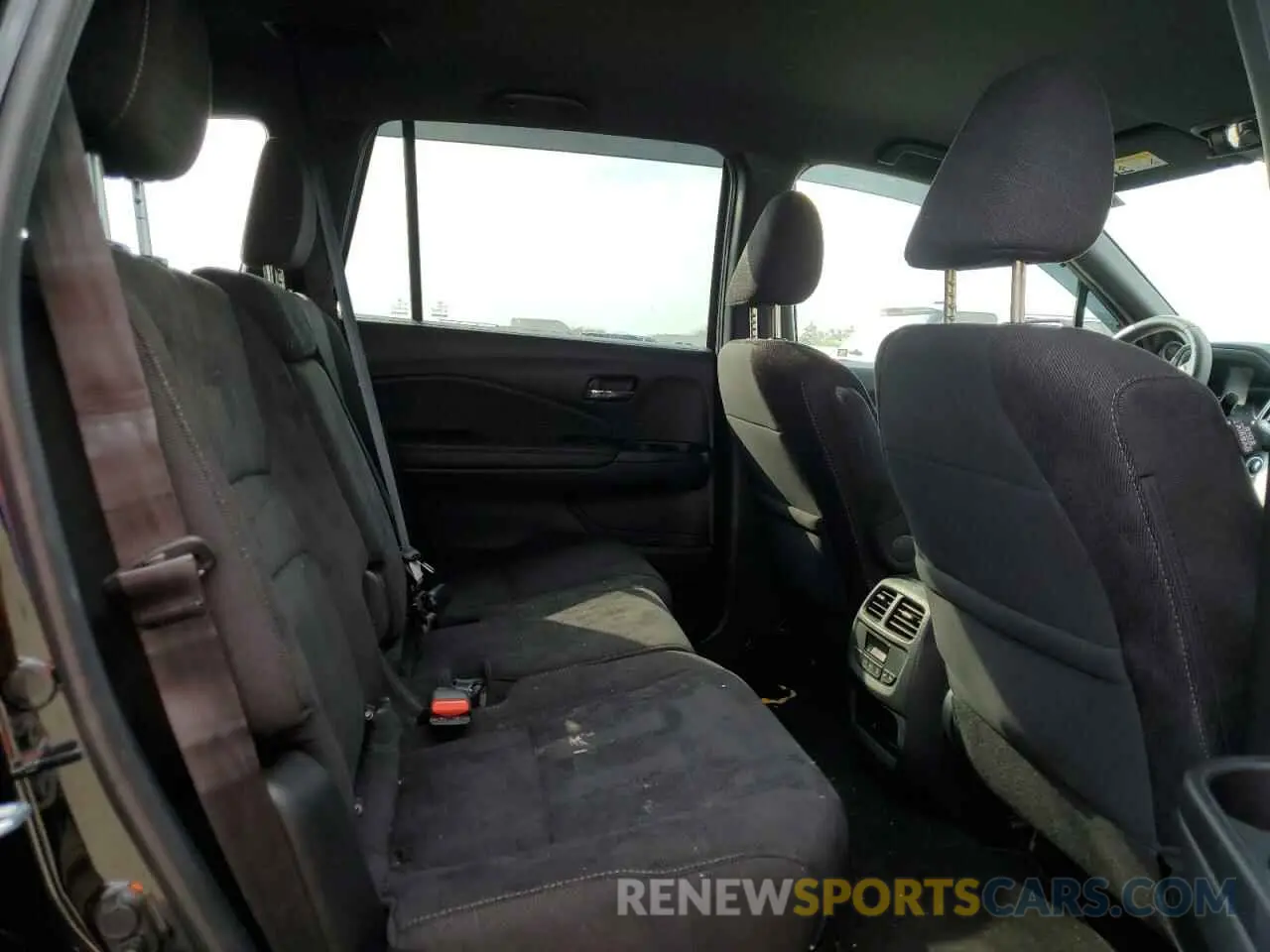 11 Photograph of a damaged car 5FNYF6H39NB068079 HONDA PILOT 2022