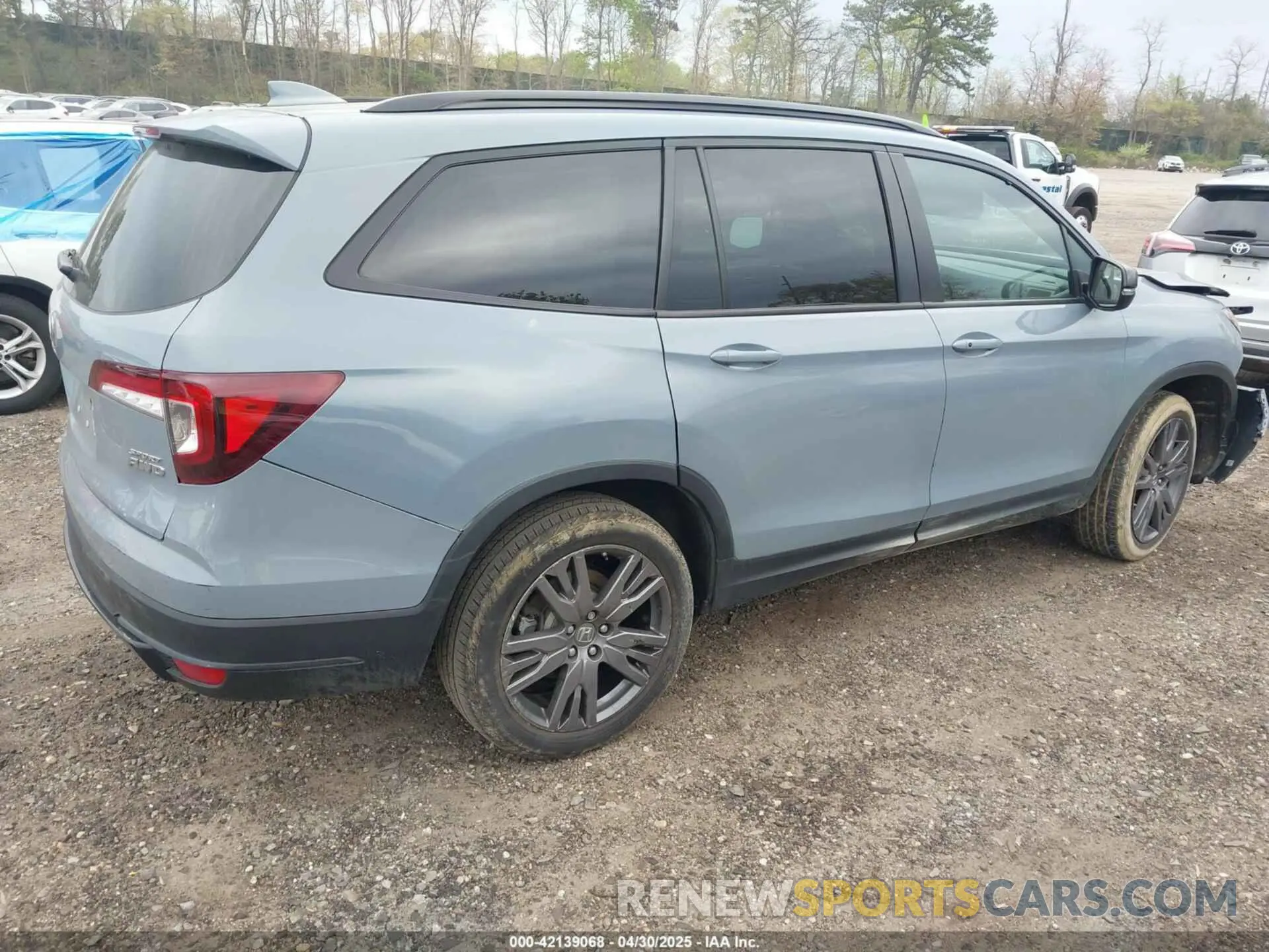 4 Photograph of a damaged car 5FNYF6H39NB085805 HONDA PILOT 2022