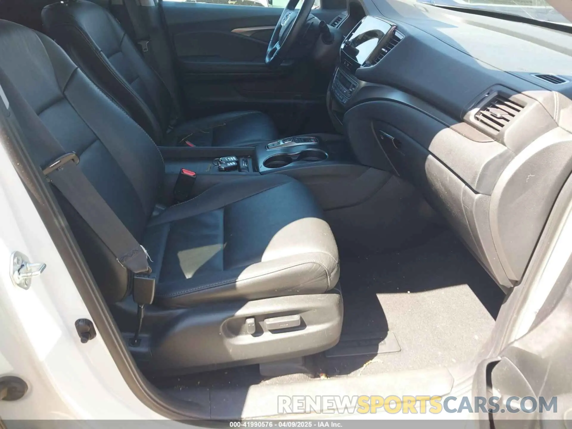 5 Photograph of a damaged car 5FNYF6H51NB014258 HONDA PILOT 2022
