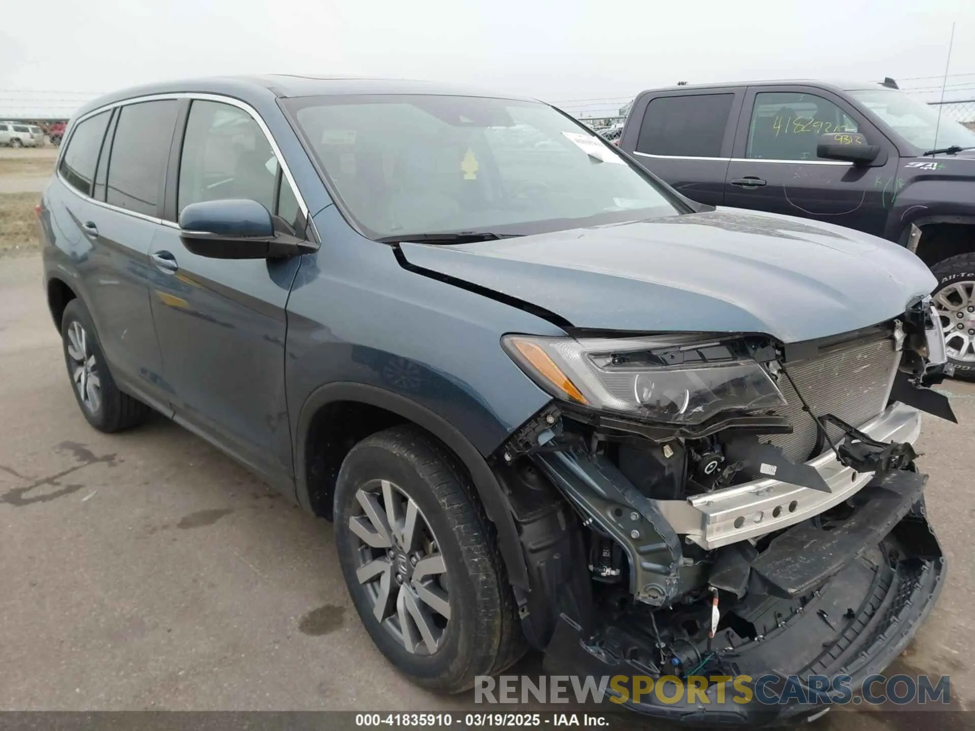 1 Photograph of a damaged car 5FNYF6H51NB018567 HONDA PILOT 2022