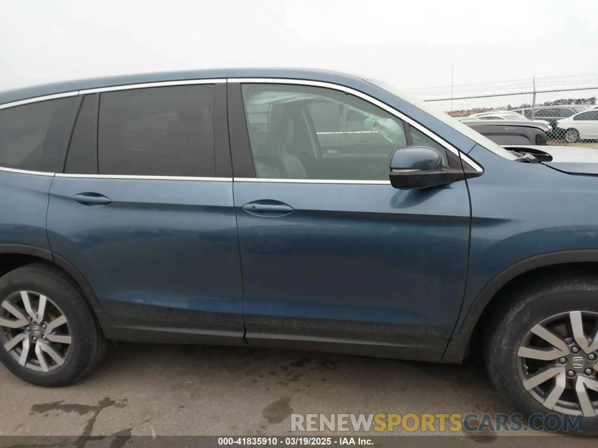 13 Photograph of a damaged car 5FNYF6H51NB018567 HONDA PILOT 2022