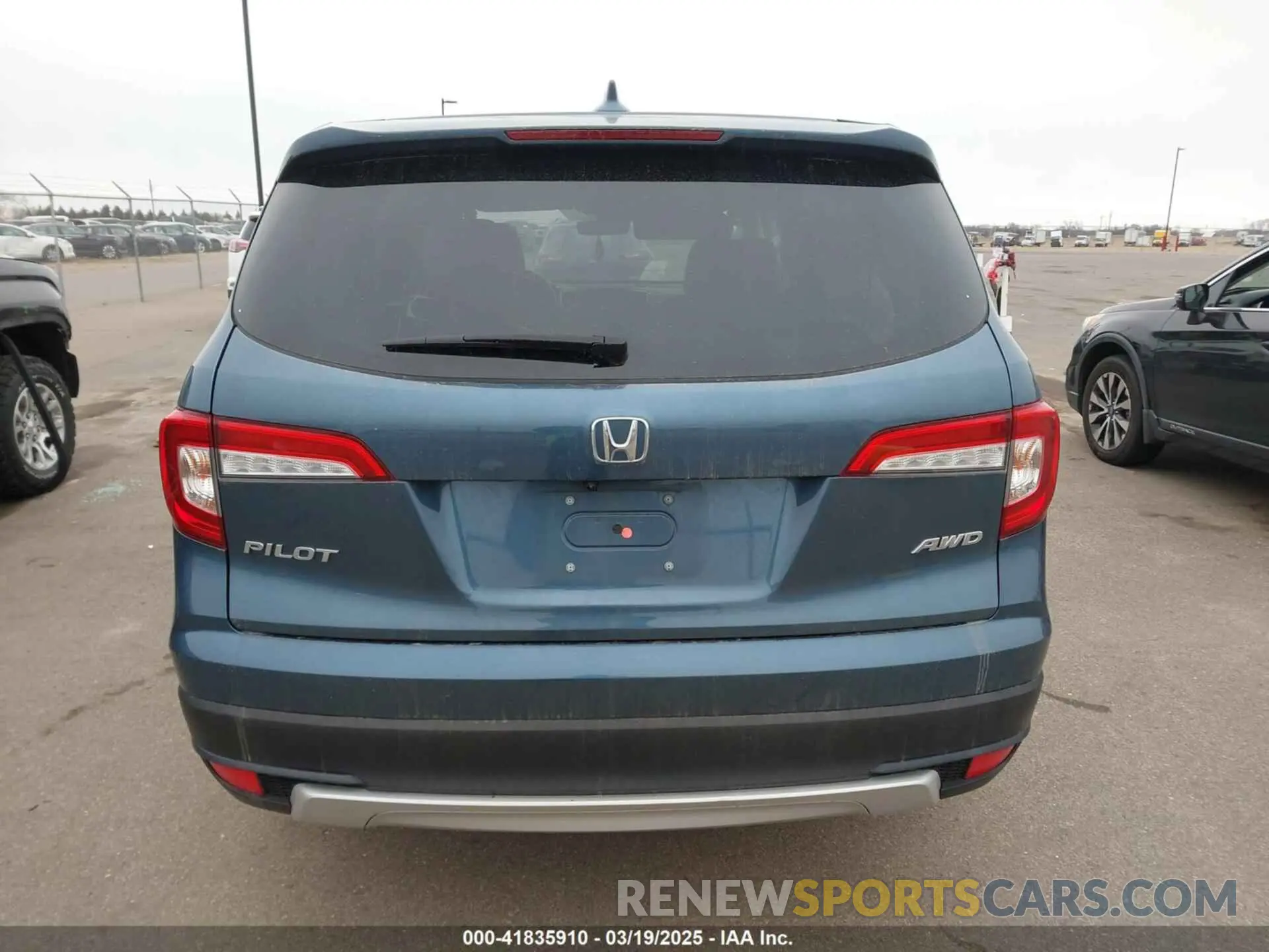 16 Photograph of a damaged car 5FNYF6H51NB018567 HONDA PILOT 2022